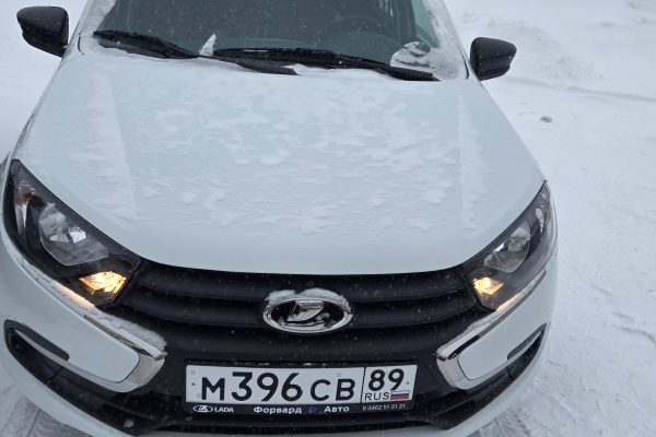 Прокат авто lada granta эконом класса 2026 года в городе Ноябрьск от 2300 руб./сутки, передний привод, двигатель: бензин, объем 1600 литров, ОСАГО (Впишу в полис), без водителя, недорого - RentRide