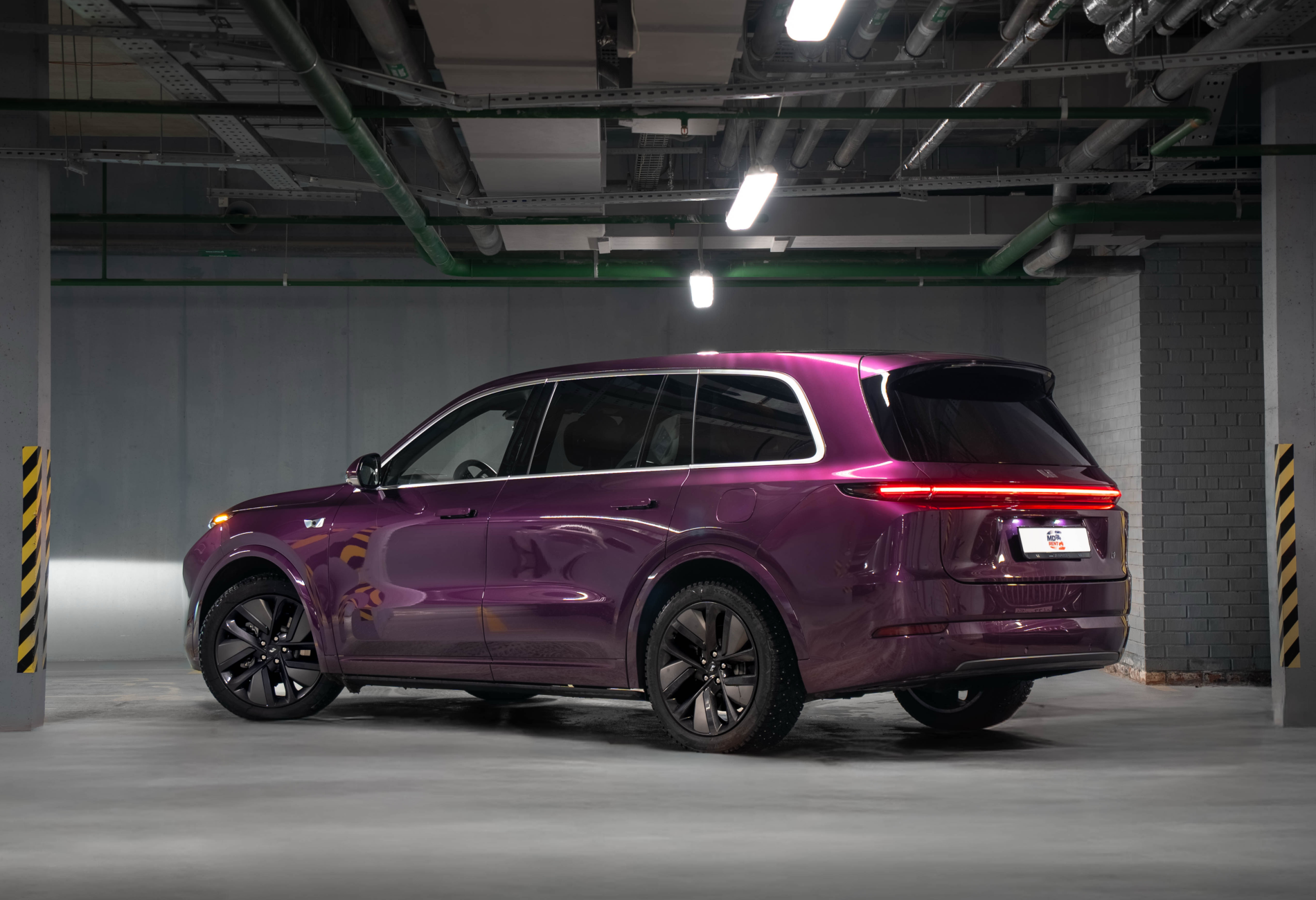 Аренда lixiang l9 премиум класса 2024 года в городе Москва Водный стадион от 20000 руб./сутки, полный привод, двигатель: гибрид, объем 1.5 литров, каско (Мультидрайв), ОСАГО (Мультидрайв), без водителя, недорого, вид 2 - RentRide