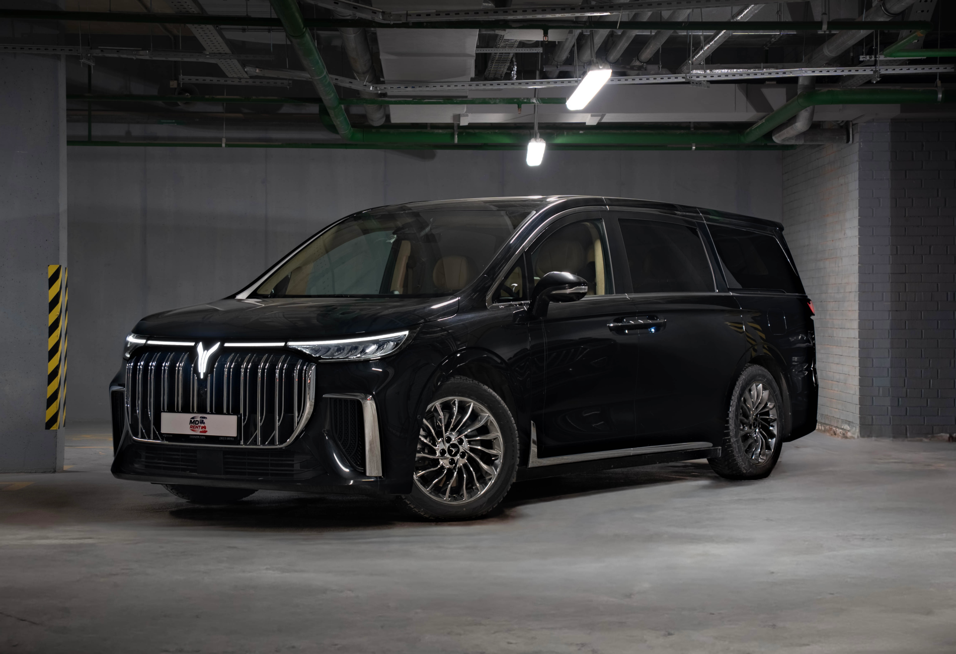 Аренда voyah dream 2024 года в городе Москва Водный стадион от 15200 руб./сутки, полный привод, двигатель: гибрид, объем 1.5 литров, каско (Мультидрайв), ОСАГО (Мультидрайв), без водителя, недорого - RentRide