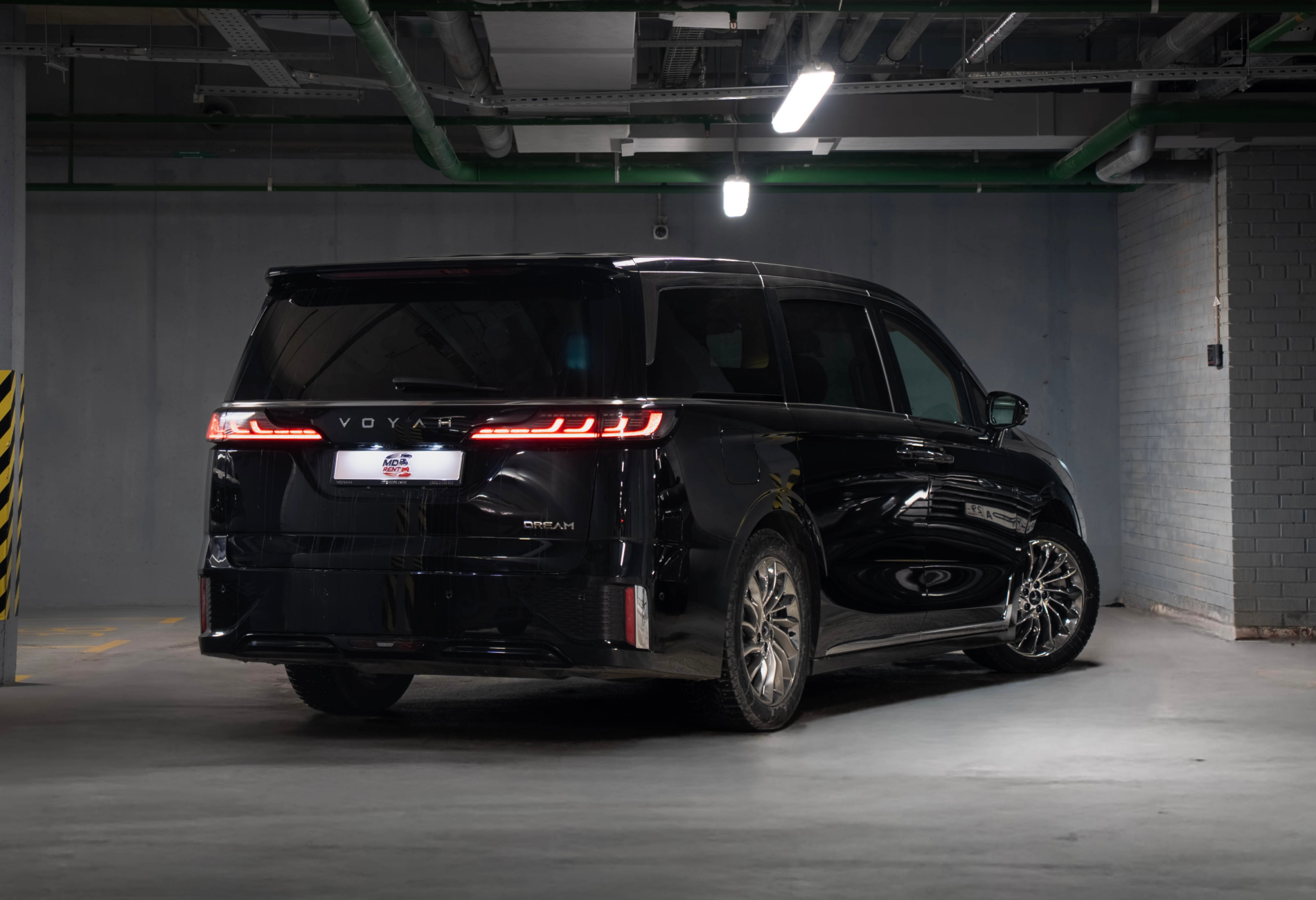 Аренда voyah dream 2024 года в городе Москва Водный стадион от 15200 руб./сутки, полный привод, двигатель: гибрид, объем 1.5 литров, каско (Мультидрайв), ОСАГО (Мультидрайв), без водителя, недорого, вид 6 - RentRide