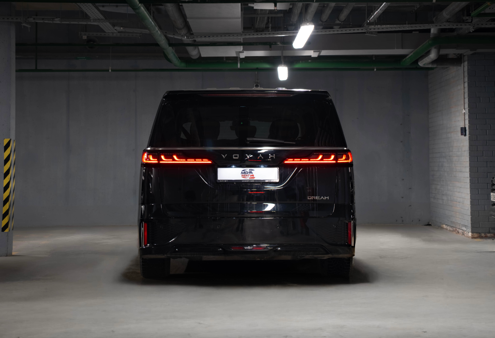 Аренда voyah dream 2024 года в городе Москва Водный стадион от 15200 руб./сутки, полный привод, двигатель: гибрид, объем 1.5 литров, каско (Мультидрайв), ОСАГО (Мультидрайв), без водителя, недорого, вид 3 - RentRide