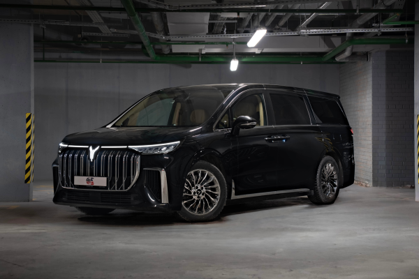 Прокат авто voyah dream 2024 года в городе Москва Водный стадион от 15200 руб./сутки, полный привод, двигатель: гибрид, объем 1.5 литров, каско (Мультидрайв), ОСАГО (Мультидрайв), без водителя, недорого - RentRide