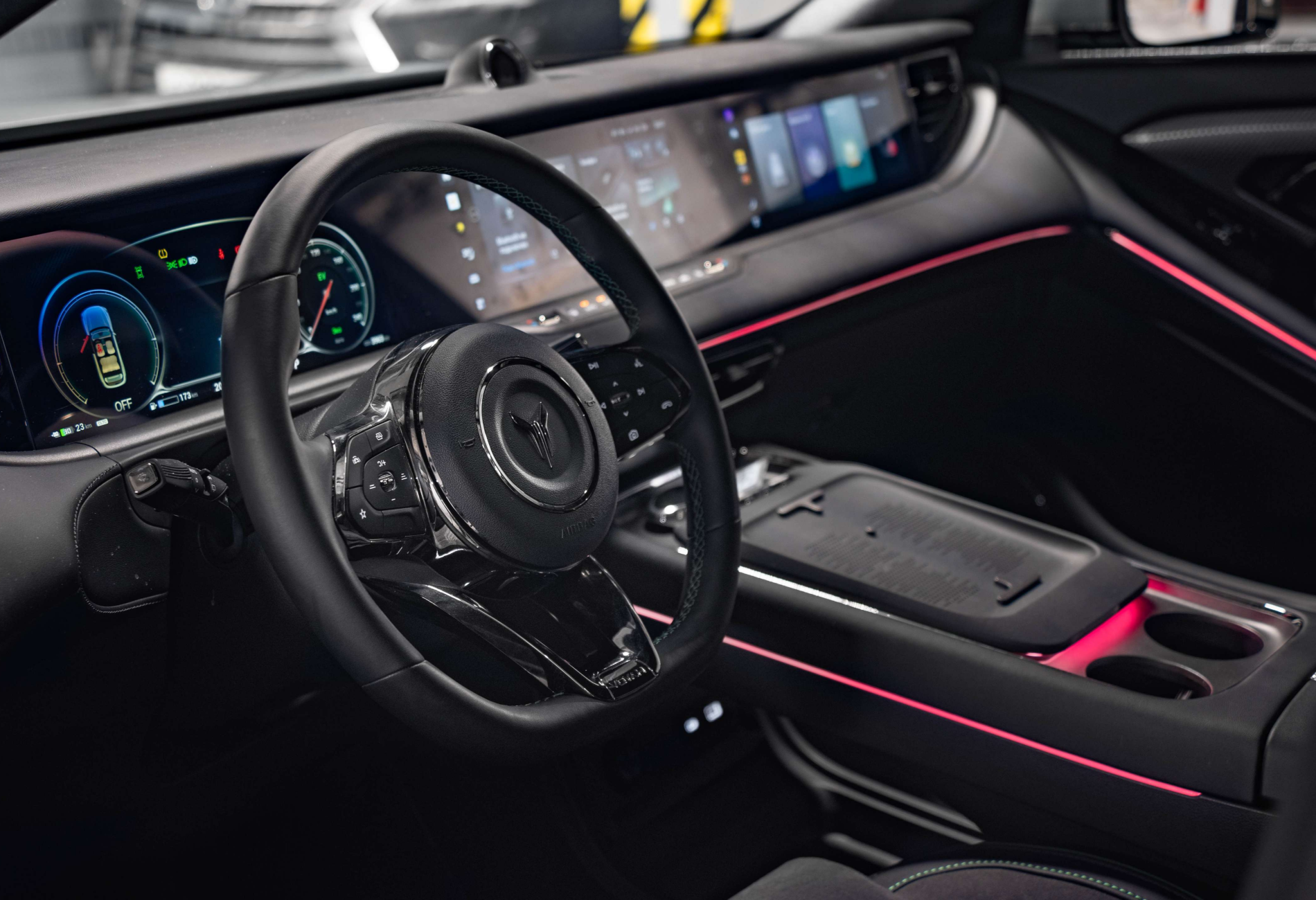 Аренда voyah free премиум класса 2025 года в городе Москва Водный стадион от 12000 руб./сутки, полный привод, двигатель: гибрид, объем 1.5 литров, каско (Мультидрайв), ОСАГО (Мультидрайв), без водителя, недорого, вид 7 - RentRide