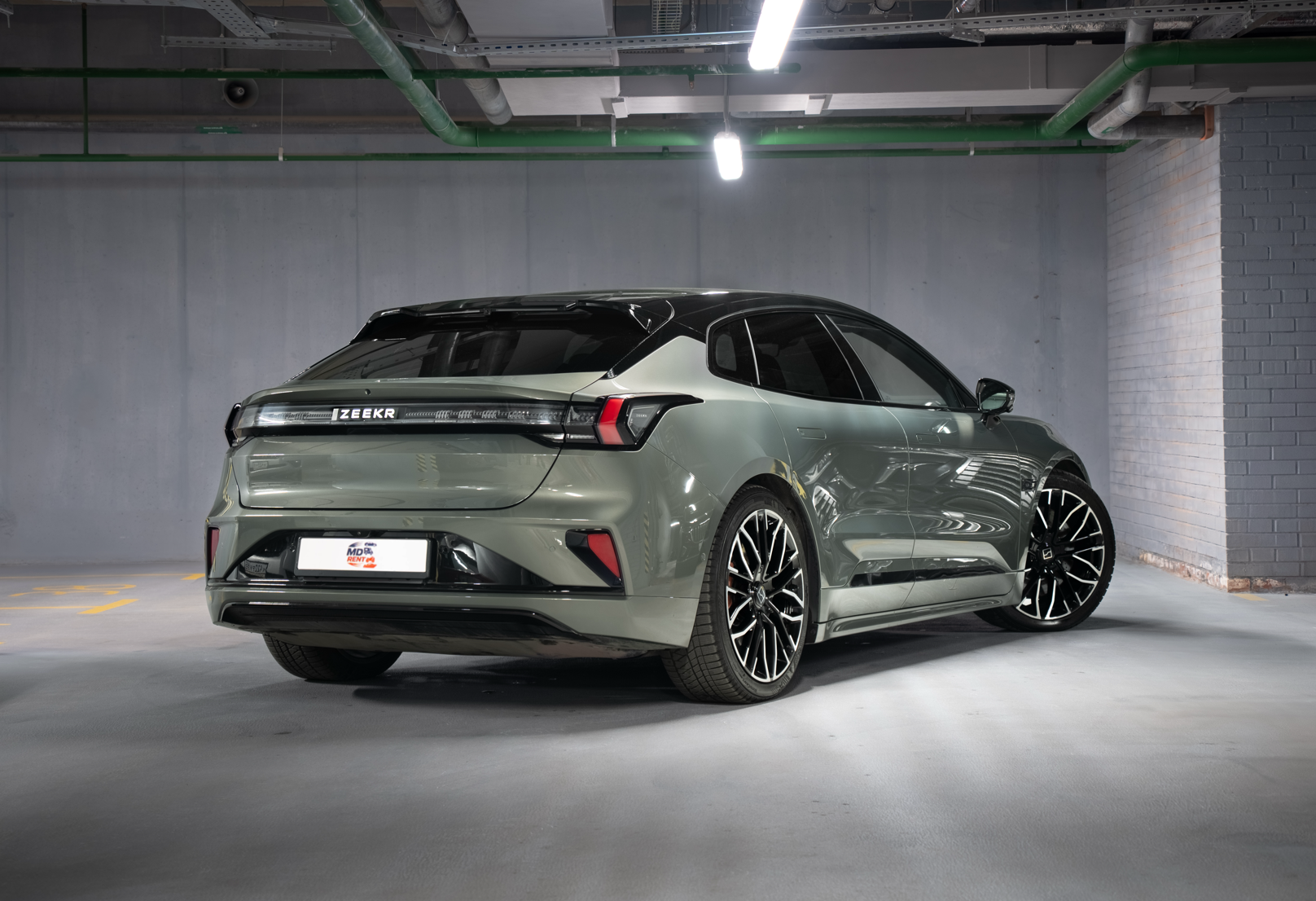 Аренда zeekr 001 премиум класса 2024 года в городе Москва Водный стадион от 16000 руб./сутки, полный привод, объем 2 литра, каско (Мультидрайв), ОСАГО (Мультидрайв), без водителя, недорого, вид 3 - RentRide