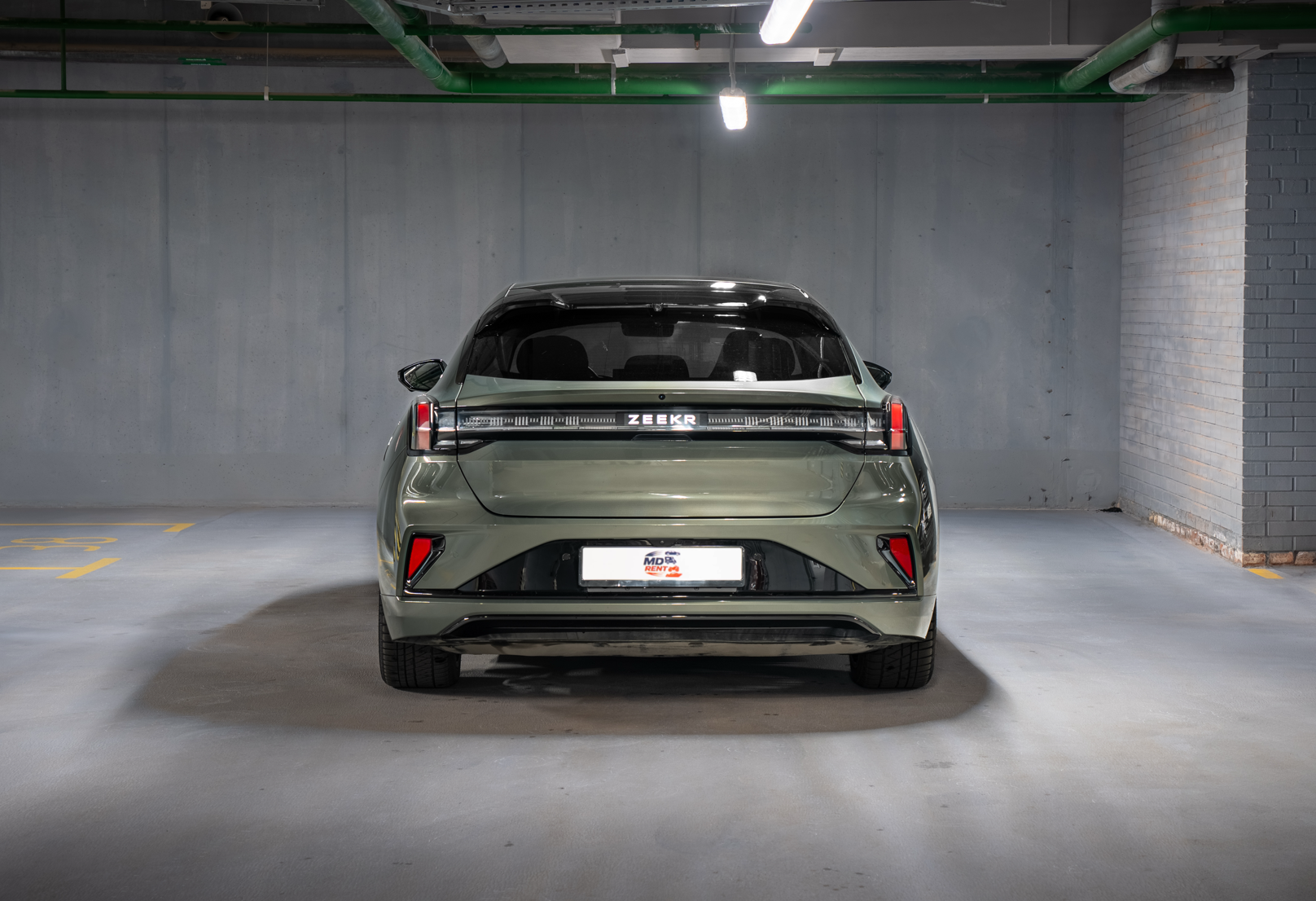 Аренда zeekr 001 премиум класса 2024 года в городе Москва Водный стадион от 16000 руб./сутки, полный привод, объем 2 литра, каско (Мультидрайв), ОСАГО (Мультидрайв), без водителя, недорого, вид 5 - RentRide