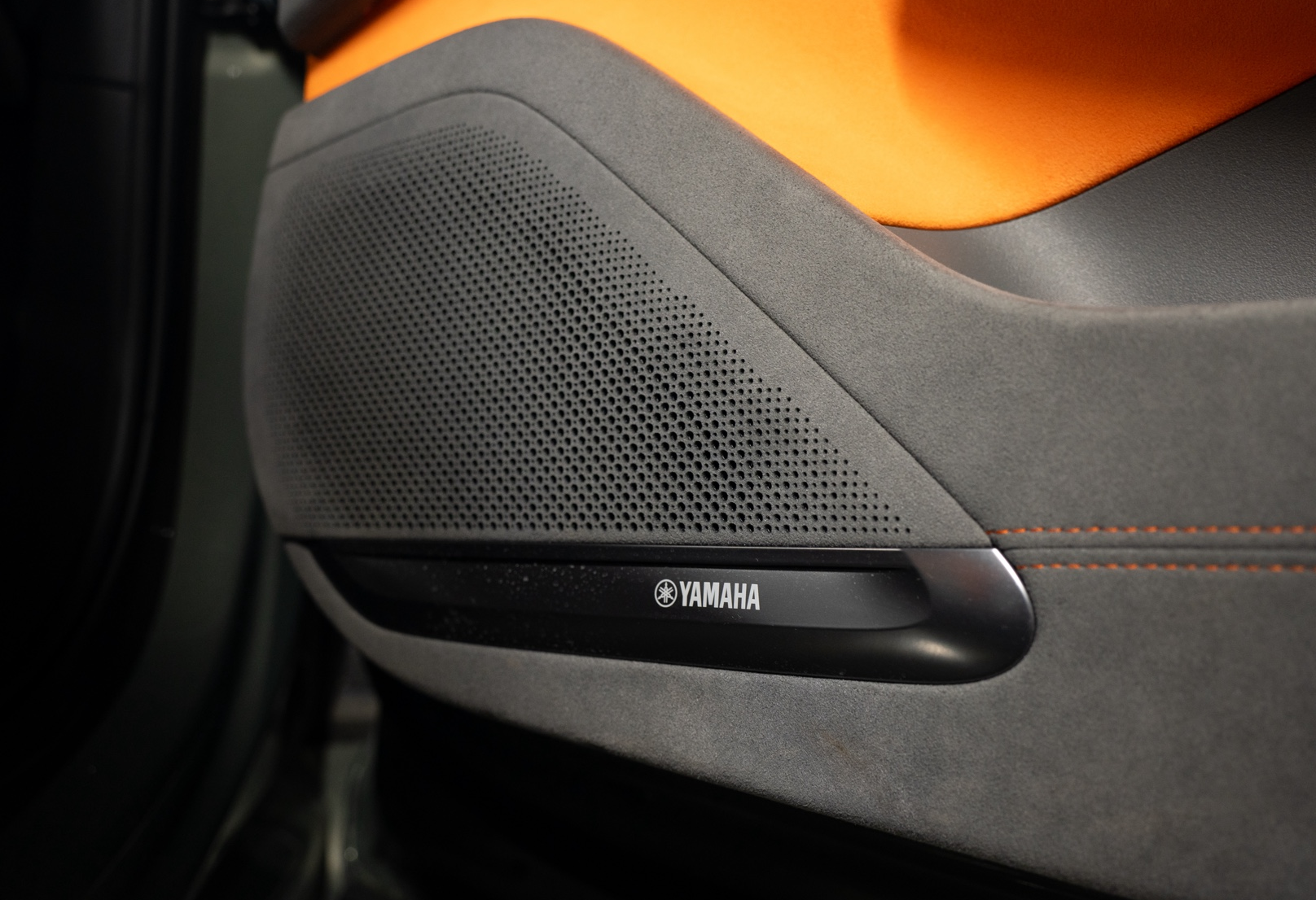 Аренда zeekr 001 премиум класса 2024 года в городе Москва Водный стадион от 16000 руб./сутки, полный привод, объем 2 литра, каско (Мультидрайв), ОСАГО (Мультидрайв), без водителя, недорого, вид 9 - RentRide