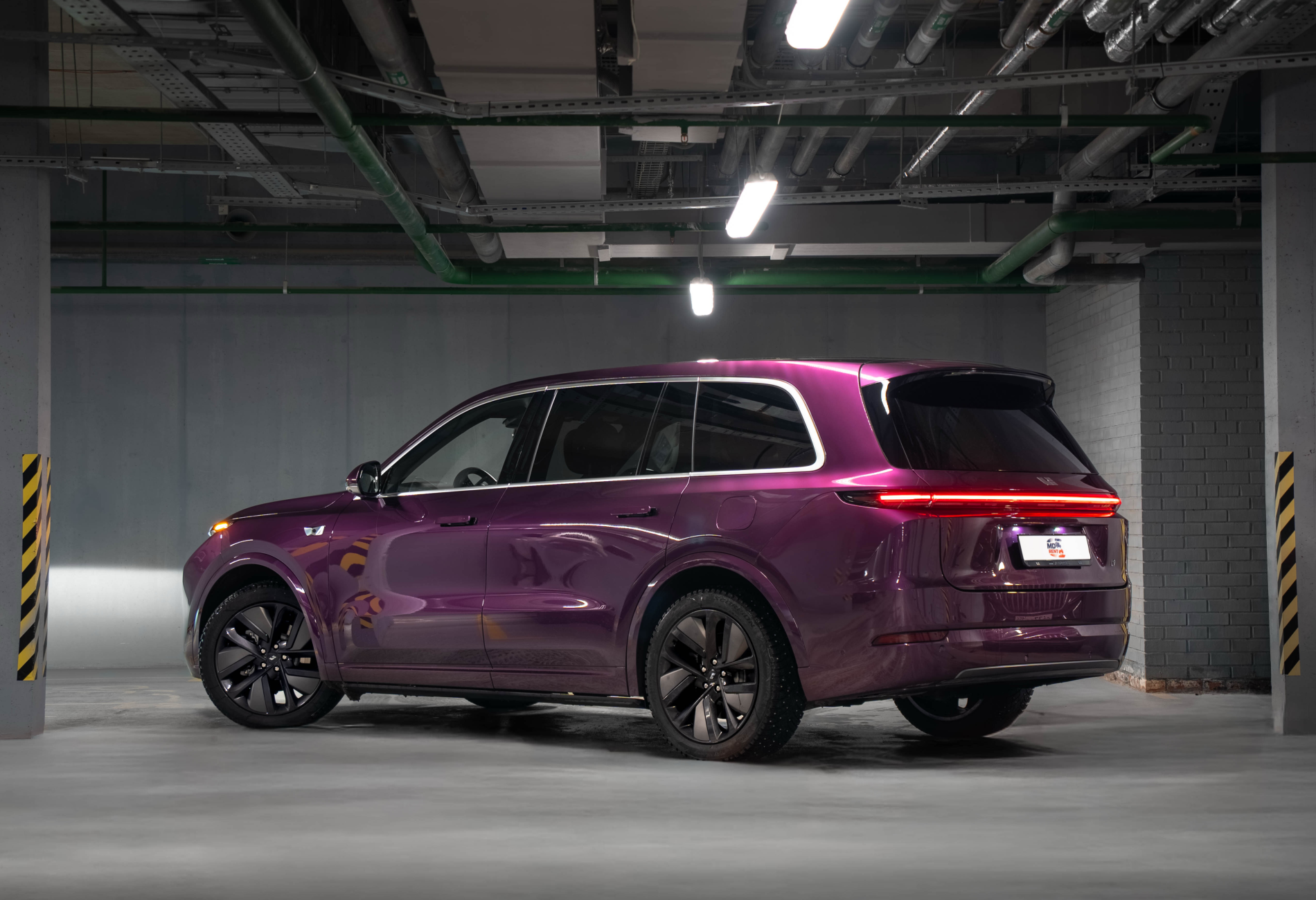 Аренда lixiang l9 бизнес класса 2024 года в городе Москва от 15200 руб./сутки, полный привод, двигатель: гибрид, объем 1.5 литров, каско (Мультидрайв), ОСАГО (Мультидрайв), без водителя, недорого, вид 2 - RentRide