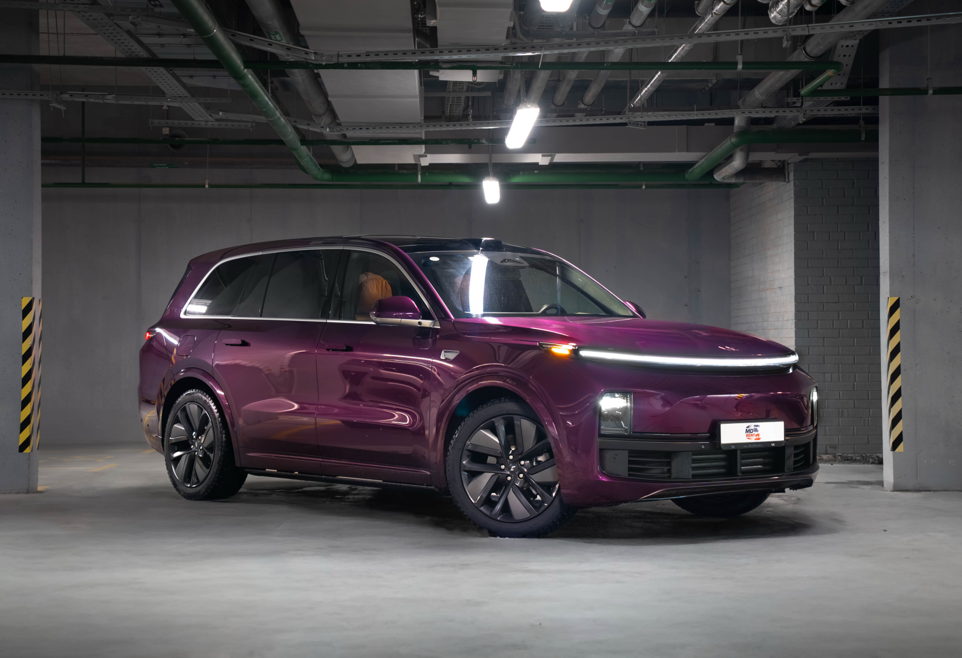 Аренда lixiang l9 бизнес класса 2024 года в городе Москва от 15200 руб./сутки, полный привод, двигатель: гибрид, объем 1.5 литров, каско (Мультидрайв), ОСАГО (Мультидрайв), без водителя, недорого - RentRide