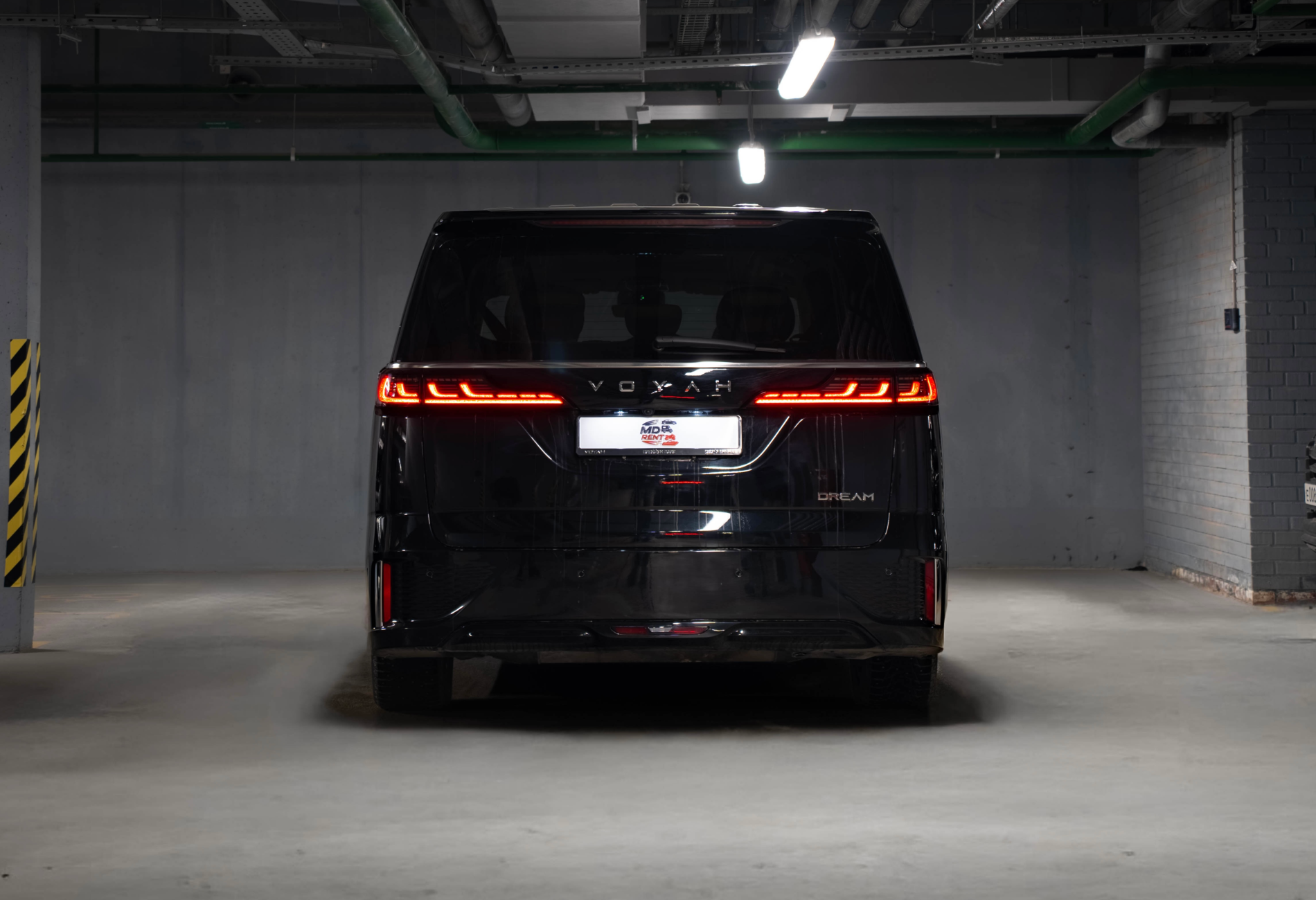 Аренда voyah dream 2024 года в городе Москва от 12800 руб./сутки, полный привод, двигатель: гибрид, объем 1.5 литров, каско (Мультидрайв), ОСАГО (Мультидрайв), без водителя, недорого, вид 3 - RentRide