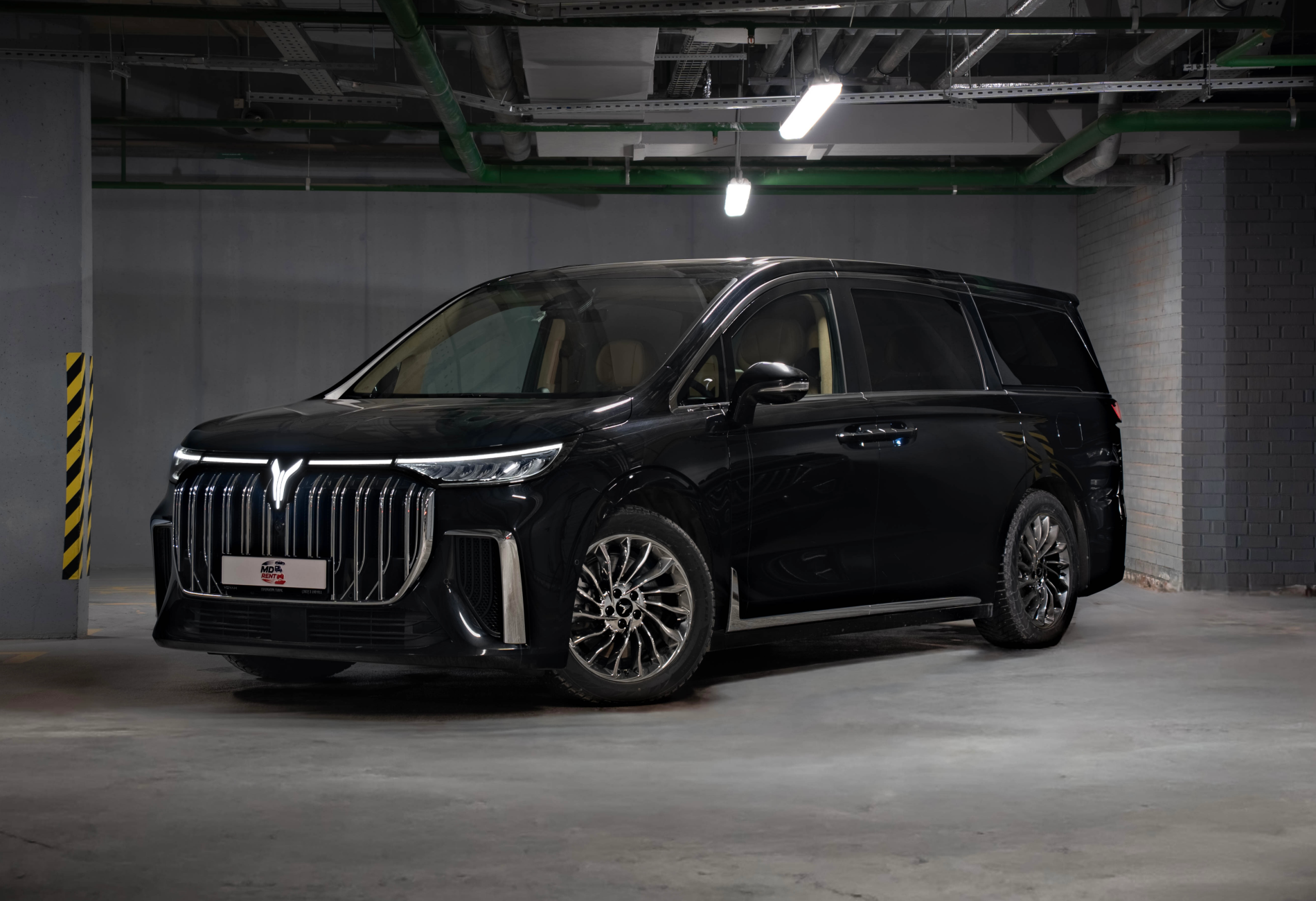 Аренда voyah dream 2024 года в городе Москва от 12800 руб./сутки, полный привод, двигатель: гибрид, объем 1.5 литров, каско (Мультидрайв), ОСАГО (Мультидрайв), без водителя, недорого - RentRide