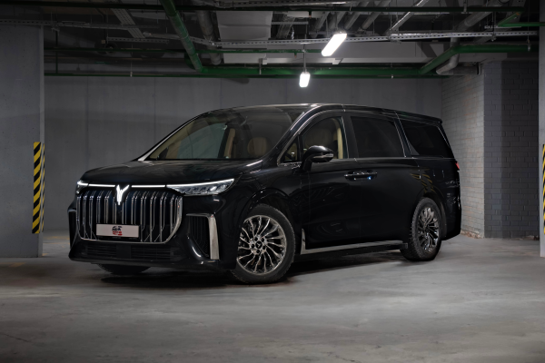 Прокат авто voyah dream 2024 года в городе Великий Новгород от 12800 руб./сутки, полный привод, двигатель: гибрид, объем 1.5 литров, каско (Мультидрайв), ОСАГО (Мультидрайв), без водителя, недорого - RentRide