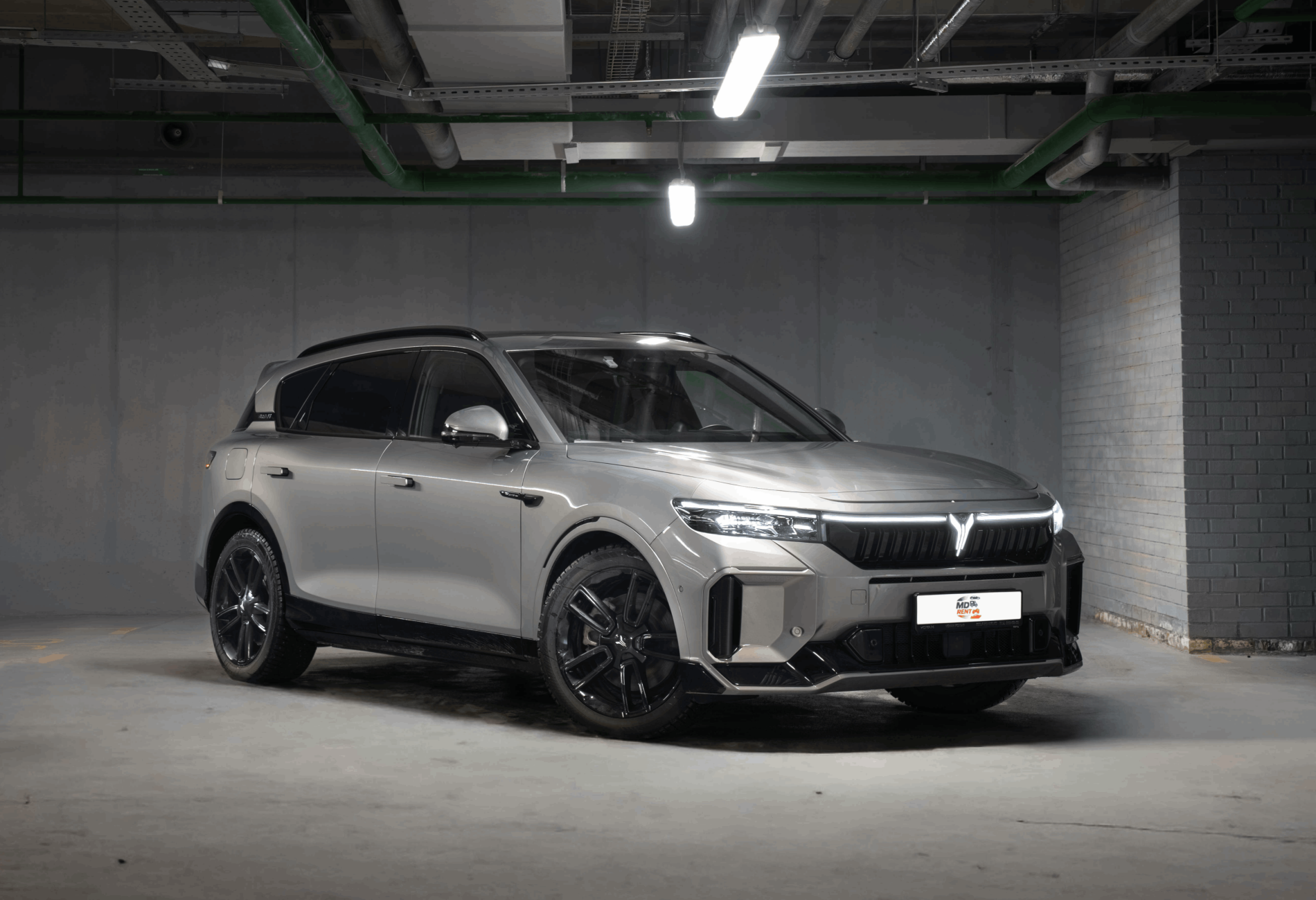 Аренда voyah free премиум класса 2025 года в городе Москва от 12000 руб./сутки, полный привод, двигатель: гибрид, объем 1.5 литров, каско (Мультидрайв), ОСАГО (Мультидрайв), без водителя, недорого, вид 2 - RentRide