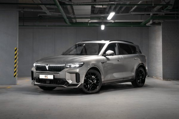 Прокат авто voyah free премиум класса 2025 года в городе Великий Новгород от 12000 руб./сутки, полный привод, двигатель: гибрид, объем 1.5 литров, каско (Мультидрайв), ОСАГО (Мультидрайв), без водителя, недорого - RentRide