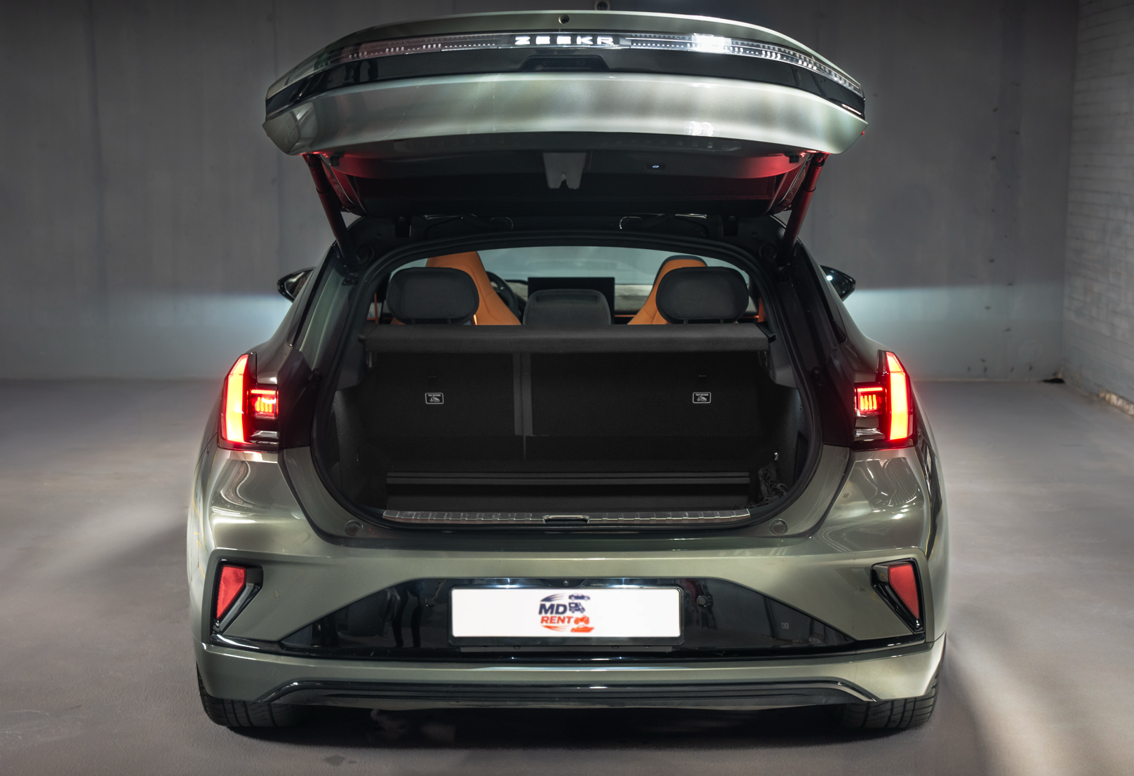 Аренда zeekr 001 премиум класса 2024 года в городе Москва от 14400 руб./сутки, полный привод, объем 2 литра, каско (Мультидрайв), ОСАГО (Мультидрайв), без водителя, недорого, вид 5 - RentRide