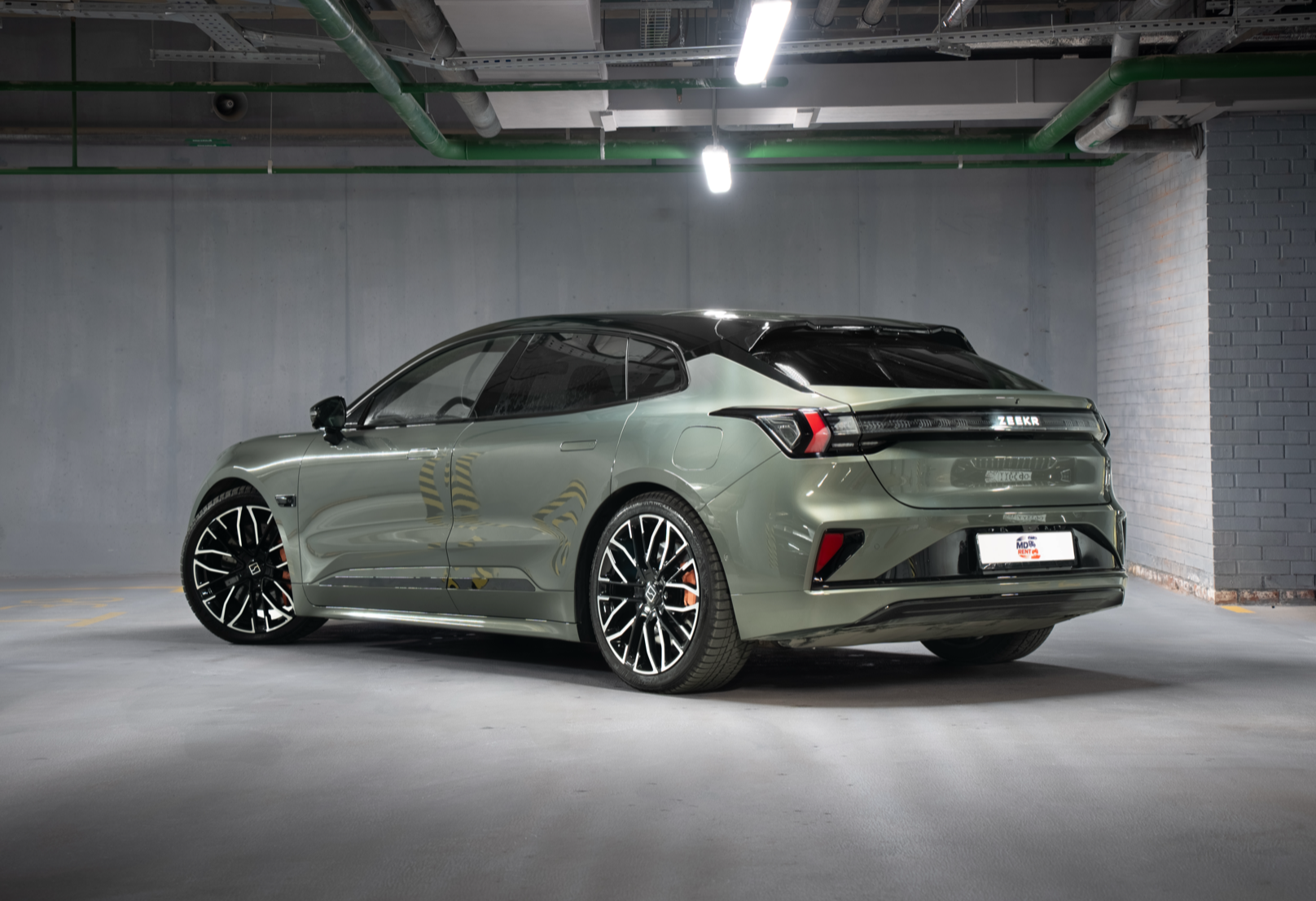 Аренда zeekr 001 премиум класса 2024 года в городе Москва от 14400 руб./сутки, полный привод, объем 2 литра, каско (Мультидрайв), ОСАГО (Мультидрайв), без водителя, недорого, вид 3 - RentRide