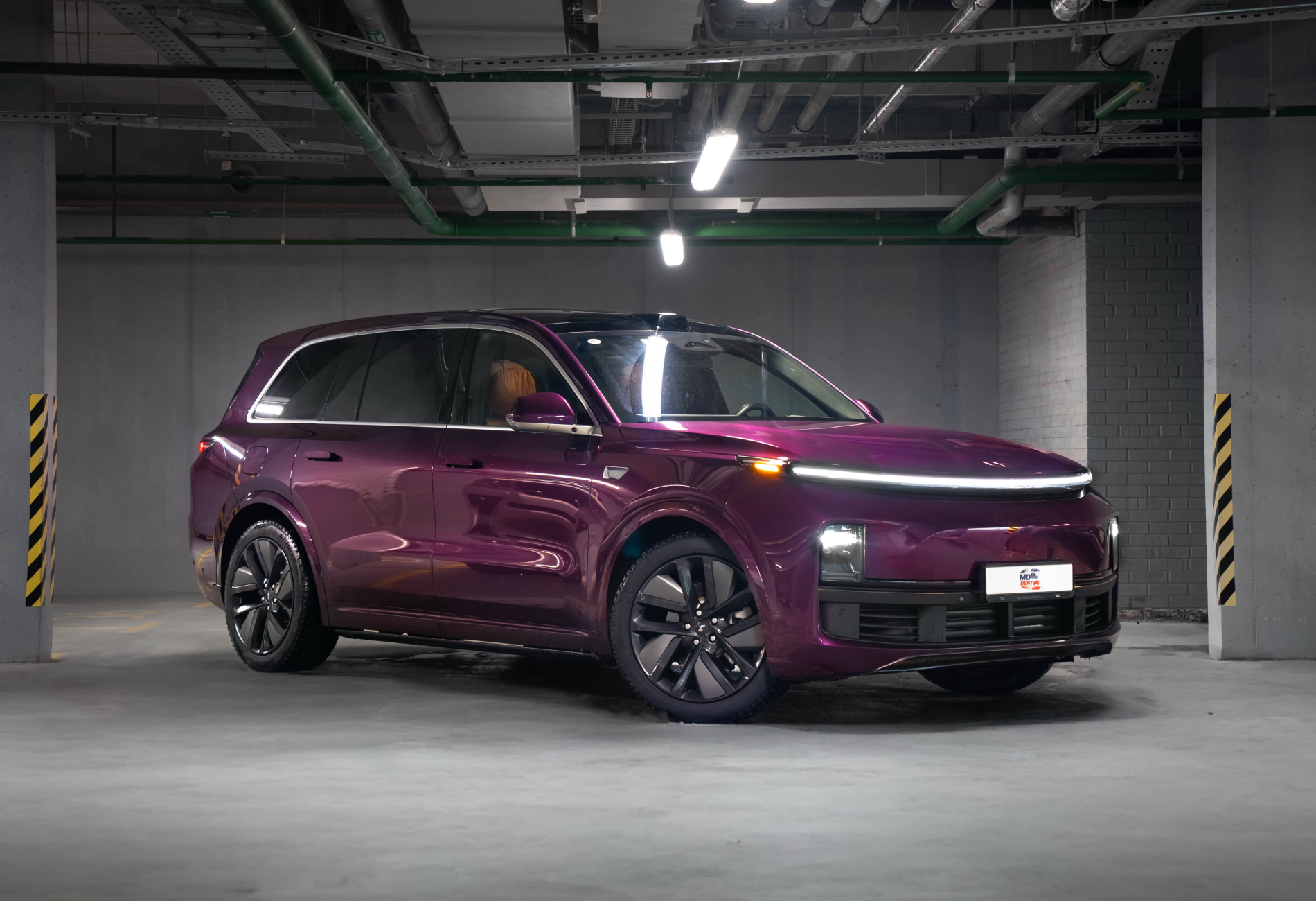 Аренда lixiang l9 премиум класса 2024 года в городе Москва от 15200 руб./сутки, полный привод, двигатель: гибрид, объем 1.5 литров, каско (Мультидрайв), ОСАГО (Мультидрайв), без водителя, недорого - RentRide