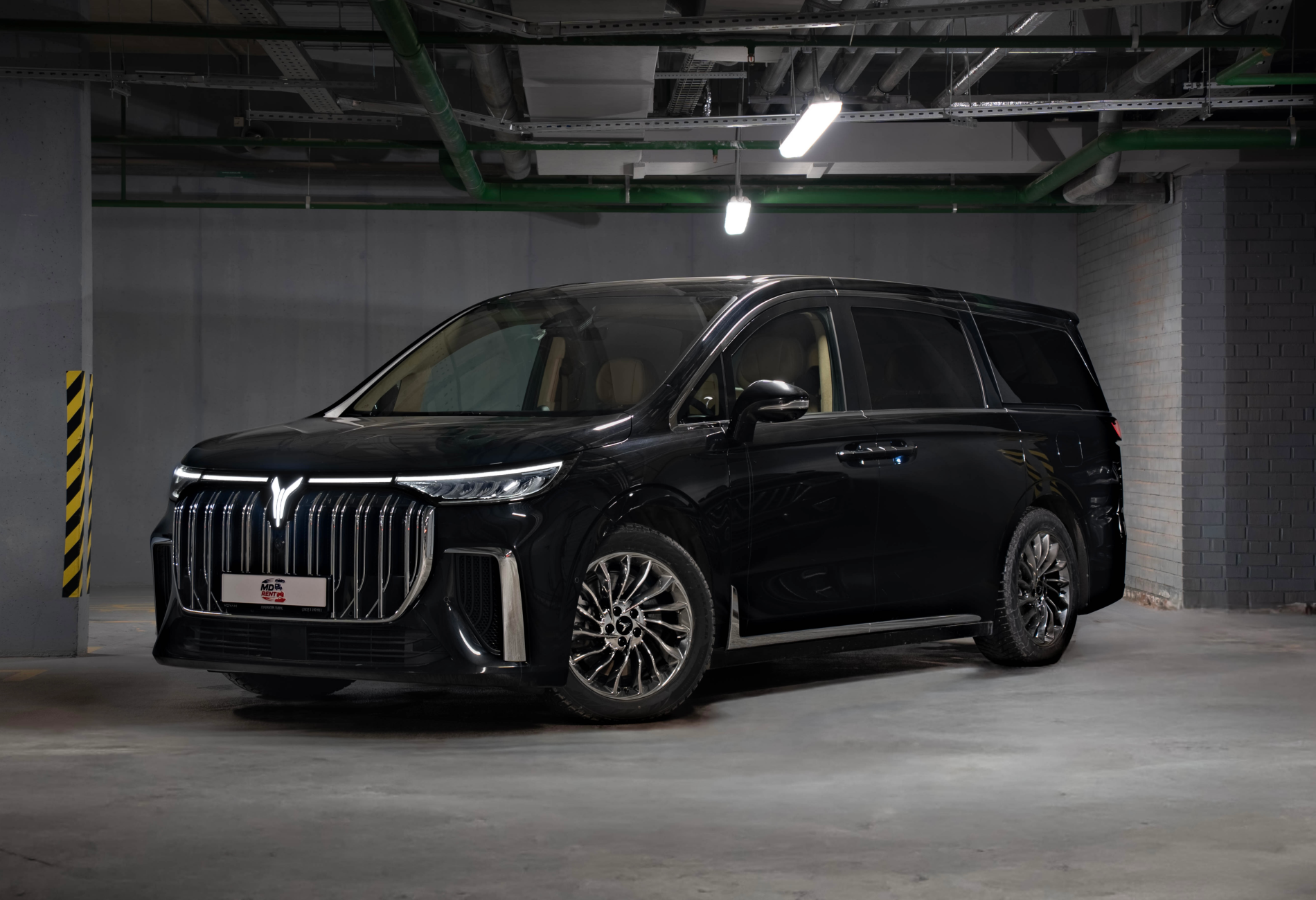 Аренда voyah dream премиум класса 2024 года в городе Москва от 12800 руб./сутки, полный привод, двигатель: гибрид, объем 1.5 литров, каско (Мультидрайв), ОСАГО (Мультидрайв), без водителя, недорого - RentRide