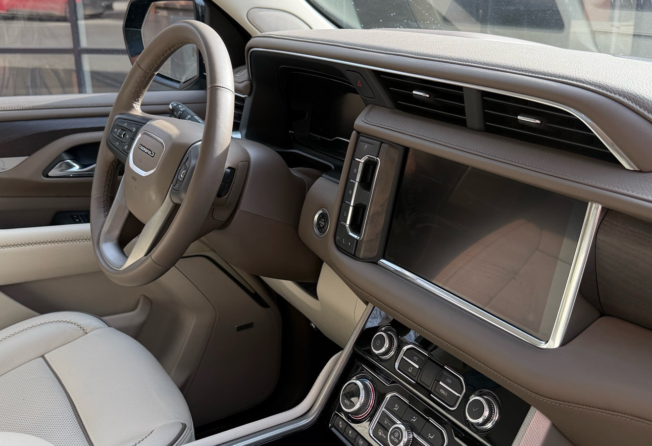 Аренда gmc yukon премиум класса 2022 года в городе Москва Бауманская от 27500 руб./сутки, полный привод, двигатель: бензин, объем 6.2 литра, каско (Мультидрайв), ОСАГО (Мультидрайв), без водителя, недорого, вид 6 - RentRide