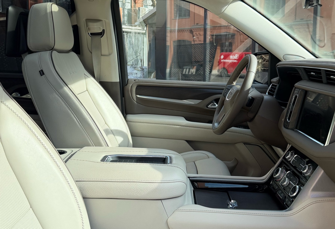 Аренда gmc yukon премиум класса 2022 года в городе Москва Бауманская от 27500 руб./сутки, полный привод, двигатель: бензин, объем 6.2 литра, каско (Мультидрайв), ОСАГО (Мультидрайв), без водителя, недорого, вид 9 - RentRide