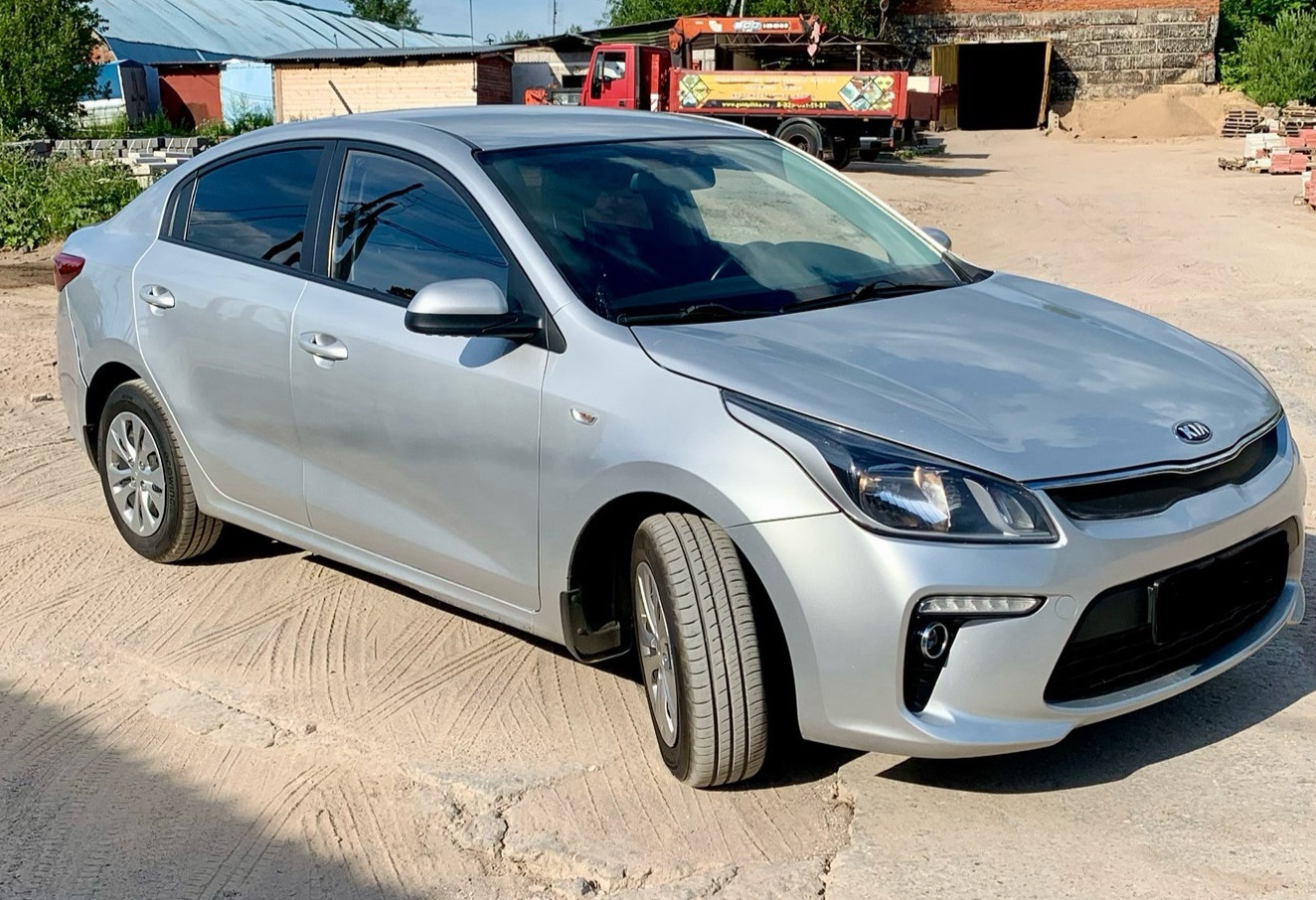 Аренда kia rio эконом класса 2017 года в городе Москва ВДНХ от 1690 руб./сутки, передний привод, двигатель: бензин, объем 1.6 литров, ОСАГО (Мультидрайв), без водителя, недорого, вид 2 - RentRide