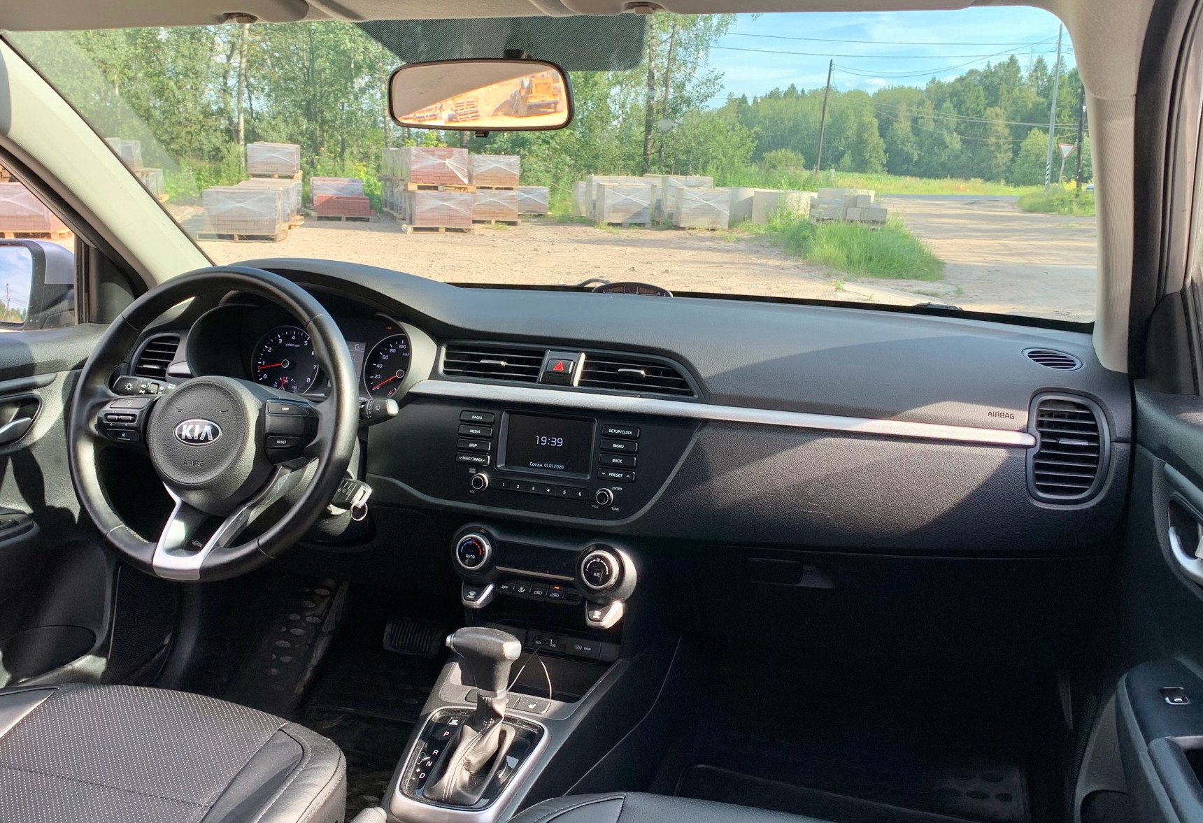 Аренда kia rio эконом класса 2017 года в городе Москва ВДНХ от 1690 руб./сутки, передний привод, двигатель: бензин, объем 1.6 литров, ОСАГО (Мультидрайв), без водителя, недорого, вид 5 - RentRide