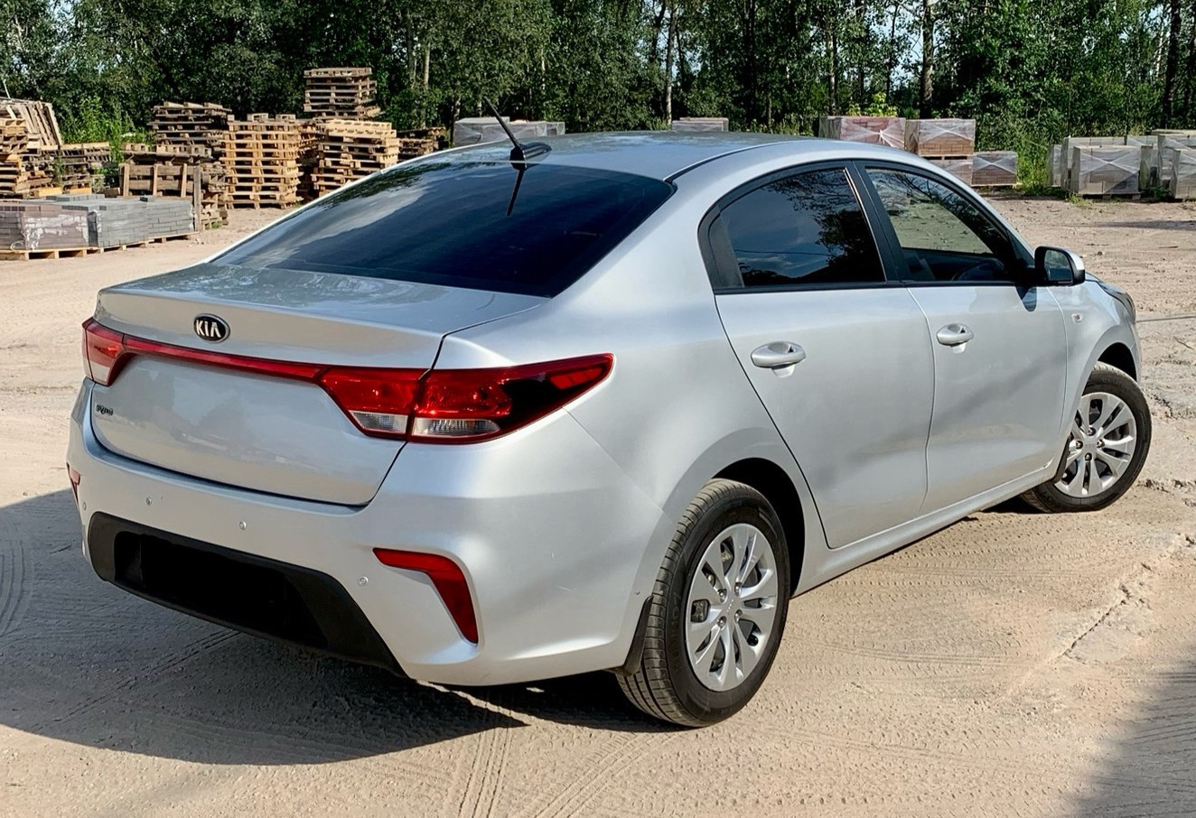 Аренда kia rio эконом класса 2017 года в городе Москва ВДНХ от 1690 руб./сутки, передний привод, двигатель: бензин, объем 1.6 литров, ОСАГО (Мультидрайв), без водителя, недорого, вид 3 - RentRide