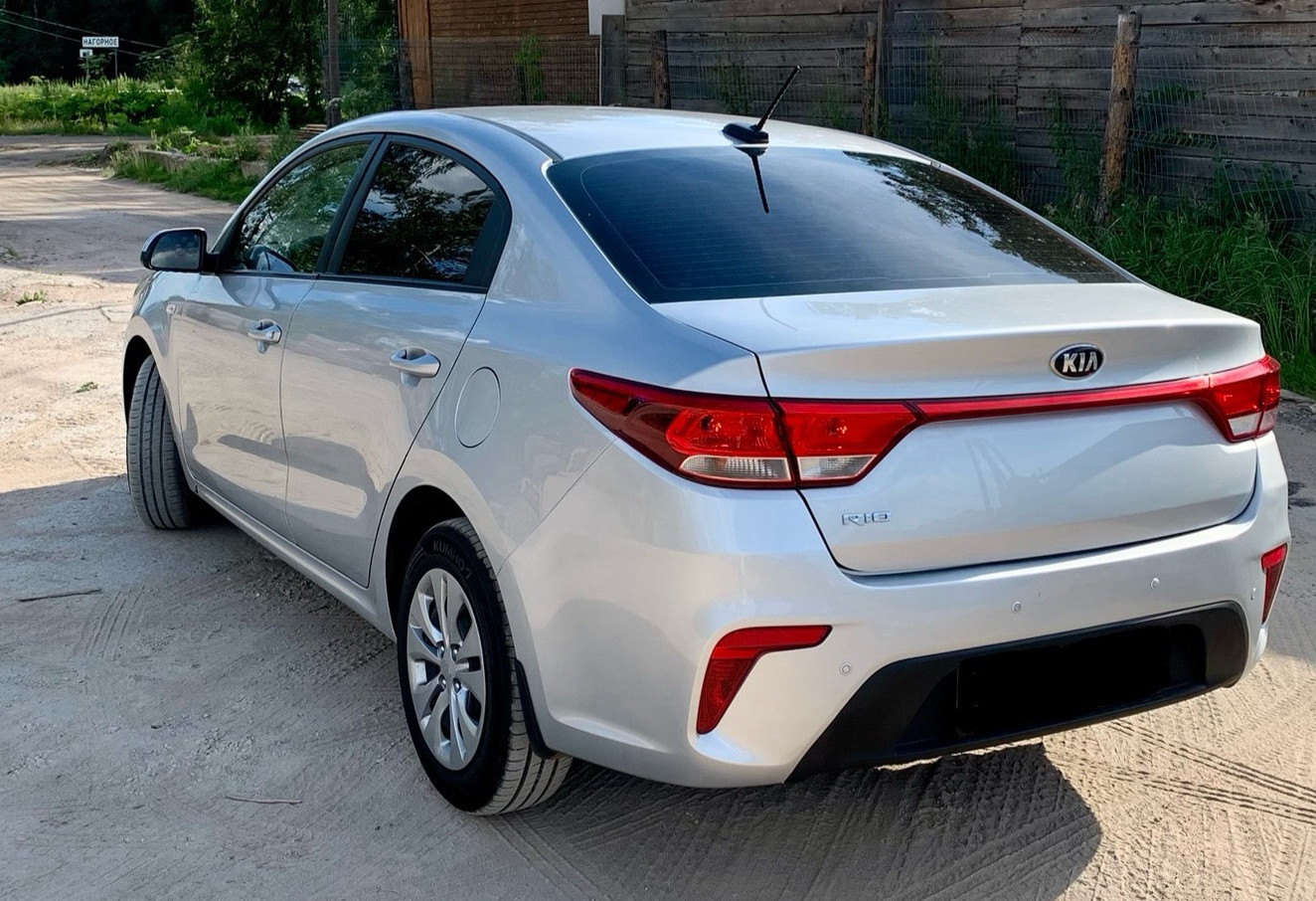 Аренда kia rio эконом класса 2017 года в городе Москва ВДНХ от 1690 руб./сутки, передний привод, двигатель: бензин, объем 1.6 литров, ОСАГО (Мультидрайв), без водителя, недорого, вид 4 - RentRide