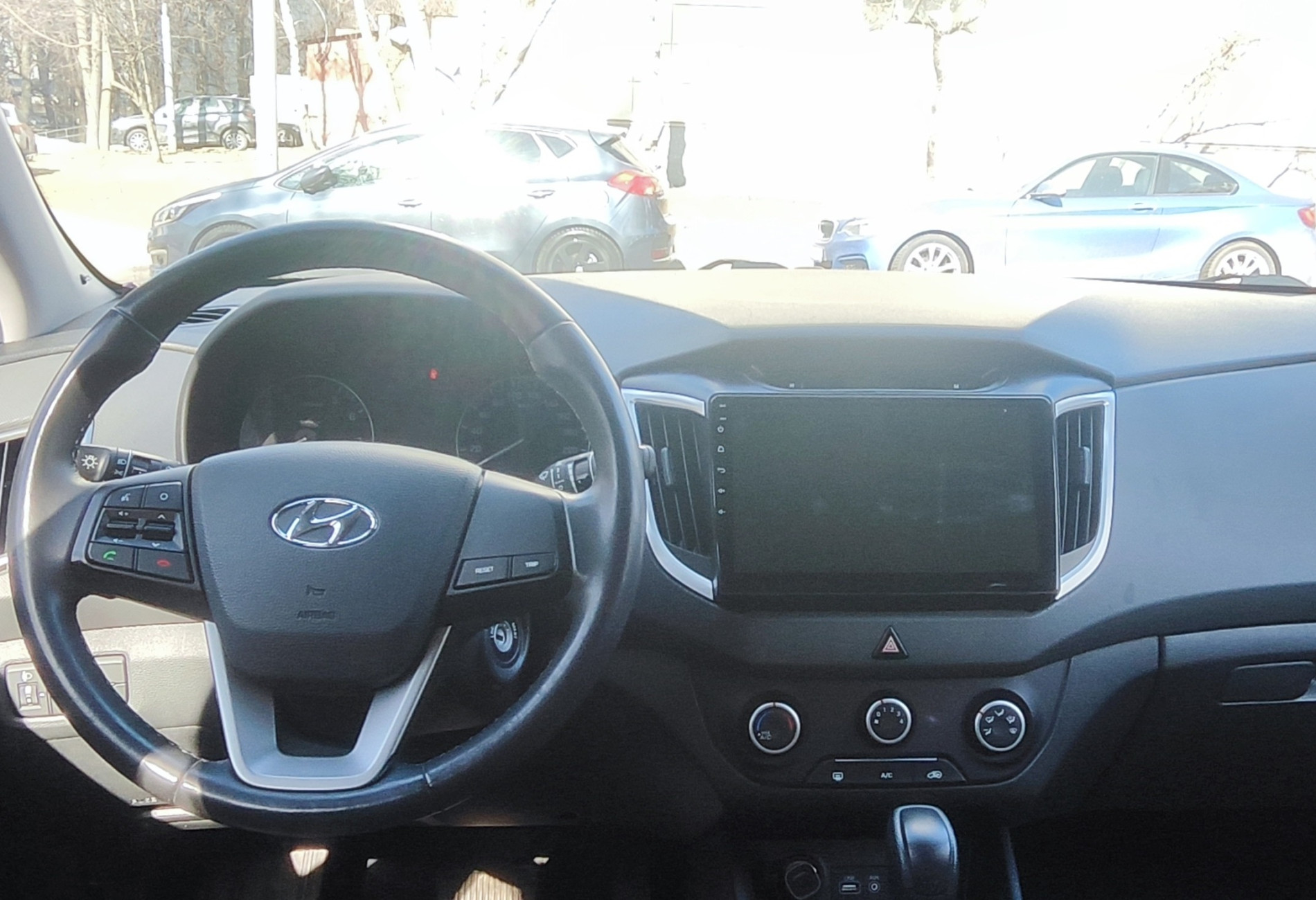 Аренда hyundai creta эконом класса 2018 года в городе Москва от 2400 руб./сутки, передний привод, двигатель: бензин, объем 1.6 литров, каско (Мультидрайв), ОСАГО (Впишу в полис), без водителя, недорого, вид 2 - RentRide