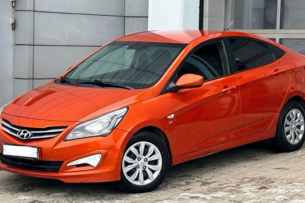 Прокат авто hyundai solaris эконом класса 2015 года в городе Москва Нагорная от 2490 руб./сутки, передний привод, двигатель: бензин, объем 1.6 литров, ОСАГО (Впишу в полис), без водителя, недорого - RentRide