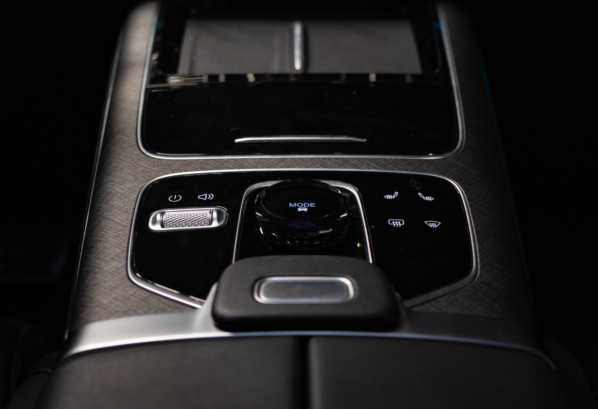 Аренда jaecoo j8 бизнес класса 2024 года в городе Москва Василеостровская от 8800 руб./сутки, полный привод, двигатель: бензин, каско (Мультидрайв), ОСАГО (Мультидрайв), без водителя, недорого, вид 5 - RentRide