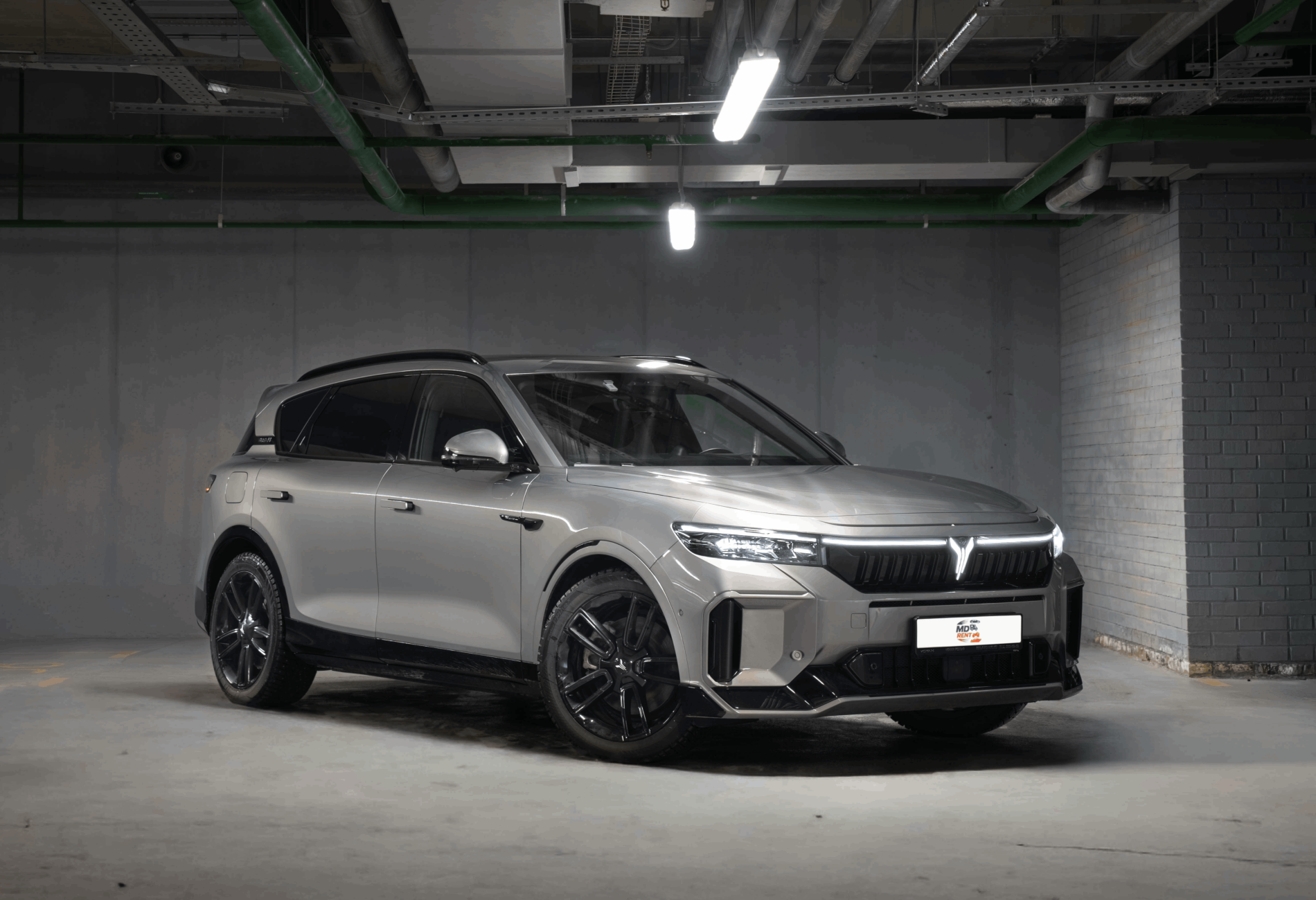 Аренда voyah free премиум класса 2025 года в городе Москва от 11200 руб./сутки, полный привод, двигатель: гибрид, объем 1.5 литров, каско (Мультидрайв), ОСАГО (Мультидрайв), без водителя, недорого, вид 2 - RentRide