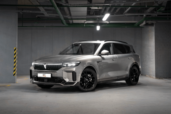 Прокат авто voyah free премиум класса 2025 года в городе Псков от 11200 руб./сутки, полный привод, двигатель: гибрид, объем 1.5 литров, каско (Мультидрайв), ОСАГО (Мультидрайв), без водителя, недорого - RentRide