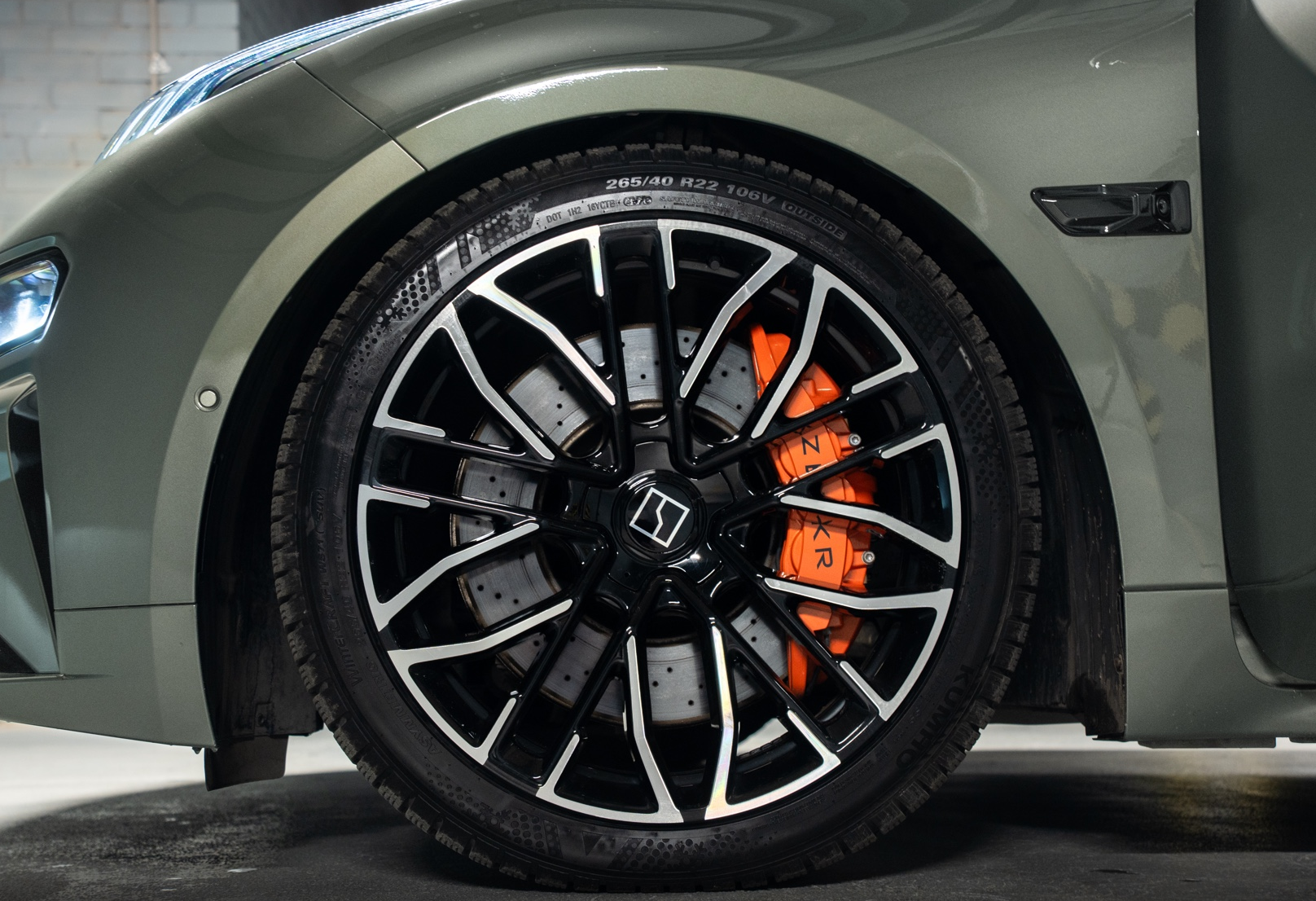 Аренда zeekr 001 премиум класса 2024 года в городе Москва от 13600 руб./сутки, полный привод, объем 2 литра, каско (Мультидрайв), ОСАГО (Мультидрайв), без водителя, недорого, вид 6 - RentRide