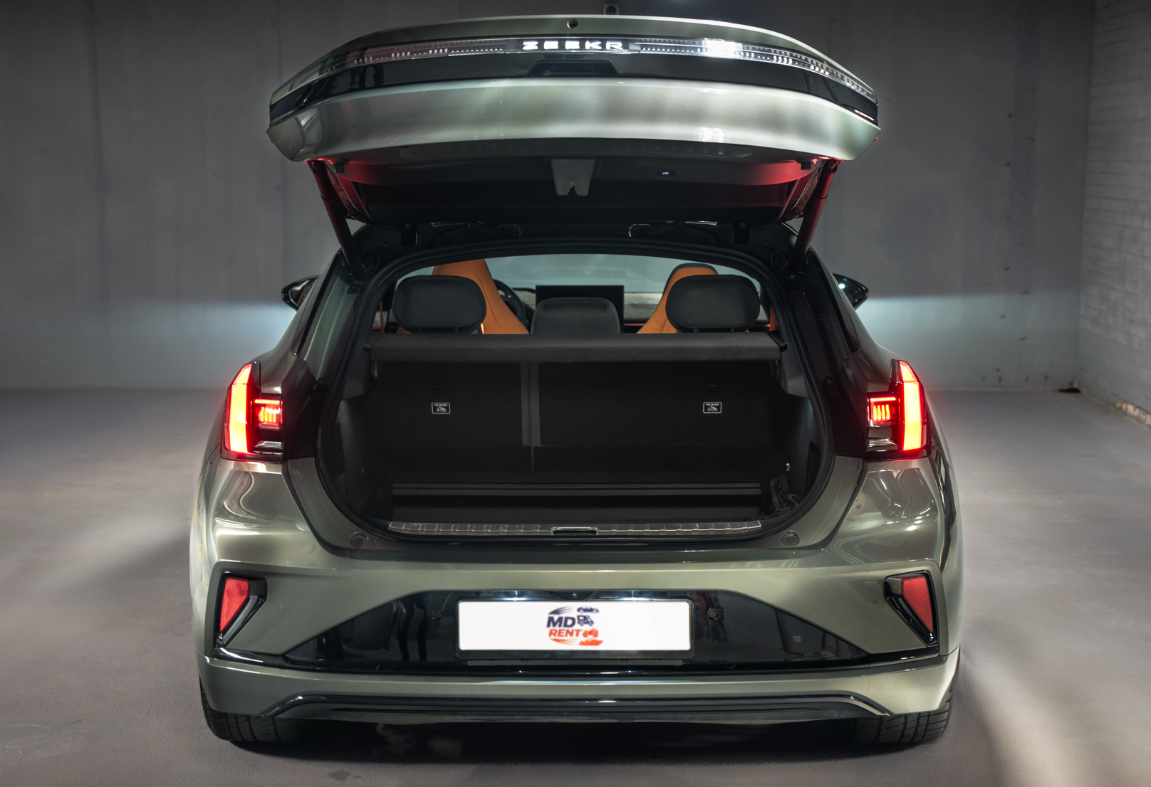 Аренда zeekr 001 премиум класса 2024 года в городе Москва от 13600 руб./сутки, полный привод, объем 2 литра, каско (Мультидрайв), ОСАГО (Мультидрайв), без водителя, недорого, вид 4 - RentRide