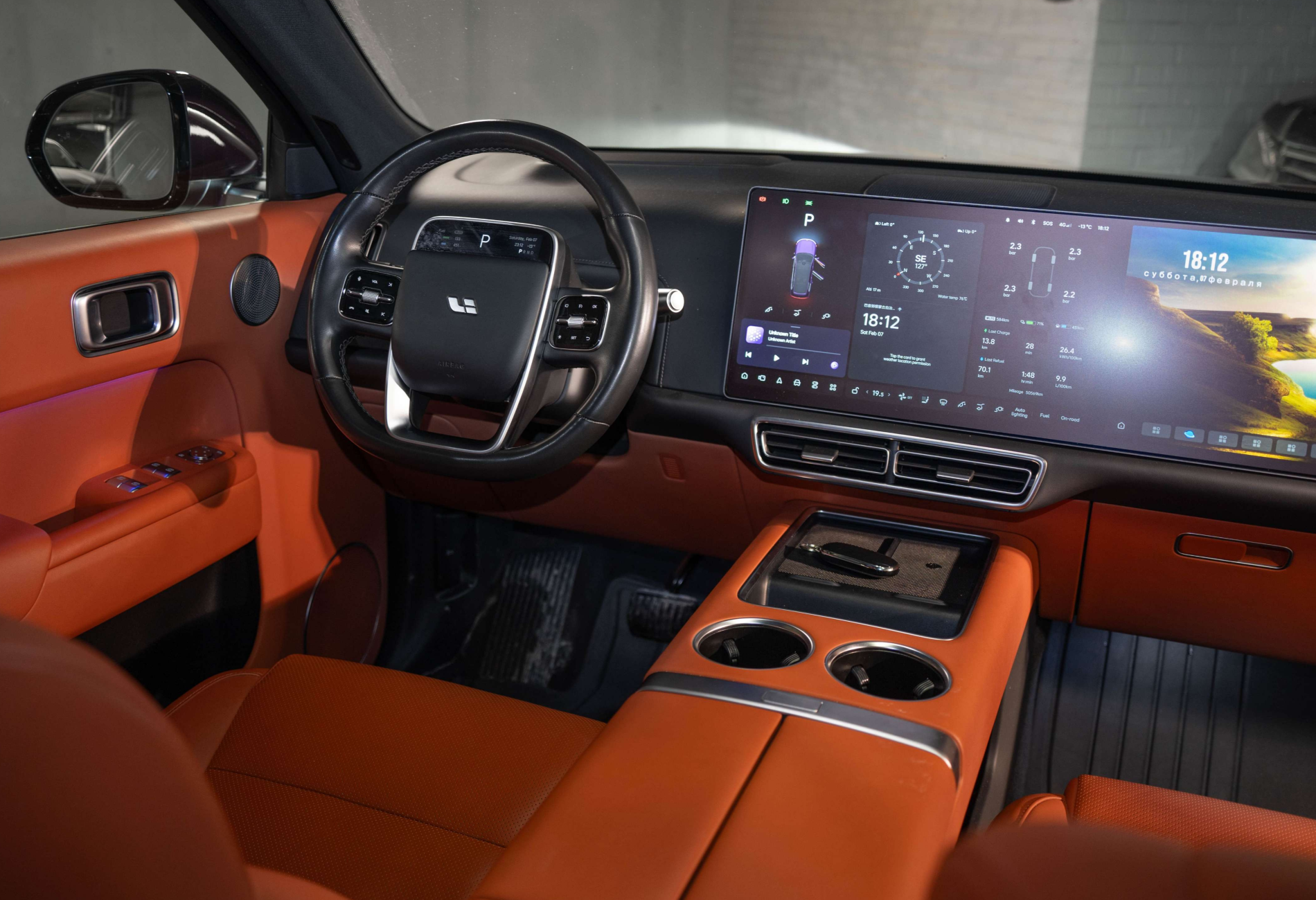 Аренда lixiang l9 премиум класса 2024 года в городе Москва от 15200 руб./сутки, полный привод, двигатель: гибрид, объем 1.5 литров, каско (Мультидрайв), ОСАГО (Мультидрайв), без водителя, недорого, вид 3 - RentRide