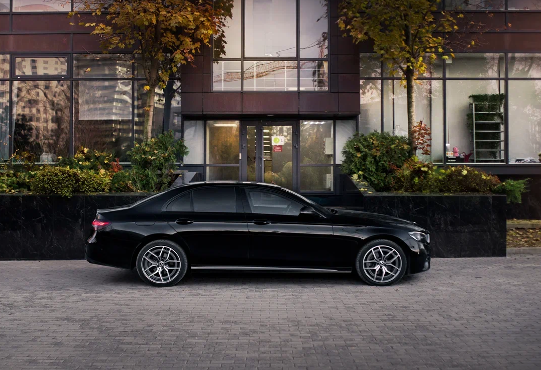 Аренда mercedes-benz e-klass бизнес класса 2020 года в городе Москва Автозаводская от 8400 руб./сутки, полный привод, двигатель: бензин, объем 2 литра, каско (Мультидрайв), ОСАГО (Мультидрайв), без водителя, недорого, вид 4 - RentRide