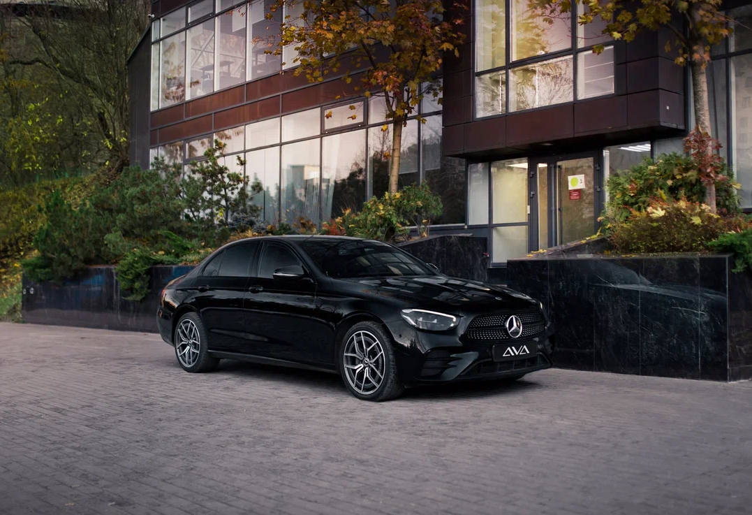 Аренда mercedes-benz e-klass бизнес класса 2020 года в городе Москва Автозаводская от 8400 руб./сутки, полный привод, двигатель: бензин, объем 2 литра, каско (Мультидрайв), ОСАГО (Мультидрайв), без водителя, недорого - RentRide