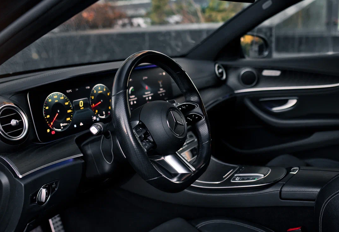 Аренда mercedes-benz e-klass бизнес класса 2020 года в городе Москва Автозаводская от 8400 руб./сутки, полный привод, двигатель: бензин, объем 2 литра, каско (Мультидрайв), ОСАГО (Мультидрайв), без водителя, недорого, вид 9 - RentRide