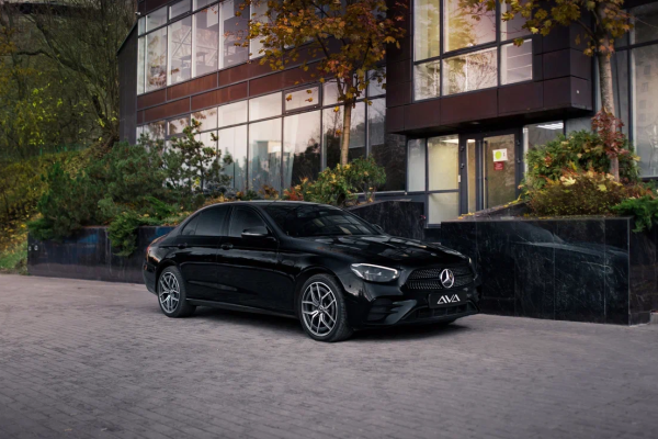Прокат авто mercedes-benz e-klass бизнес класса 2020 года в городе Москва Автозаводская от 8400 руб./сутки, полный привод, двигатель: бензин, объем 2 литра, каско (Мультидрайв), ОСАГО (Мультидрайв), без водителя, недорого - RentRide