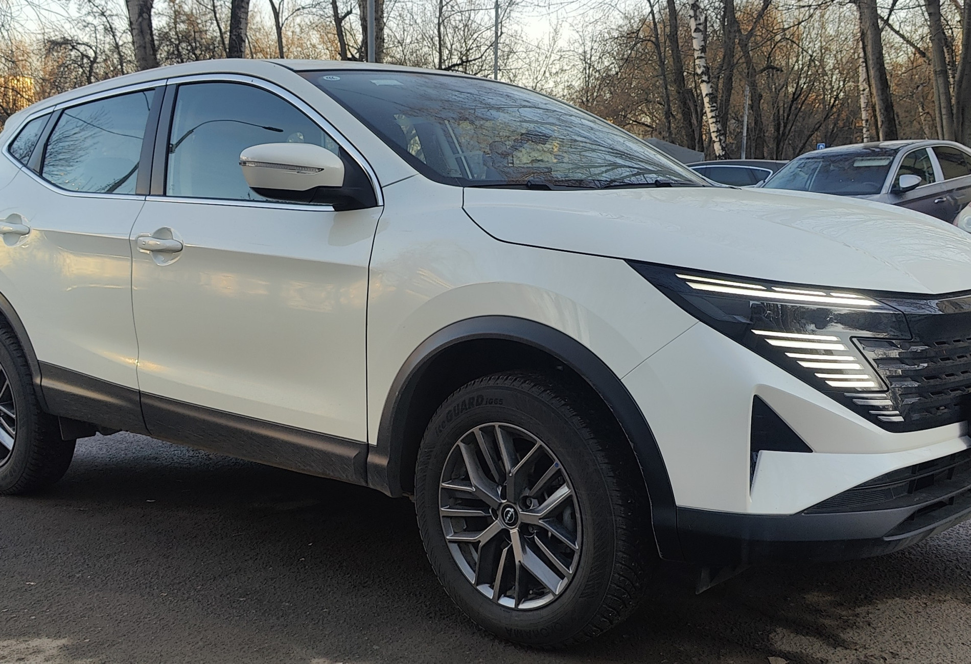 Аренда nissan qashqai комфорт класса 2025 года в городе Москва Верхние Котлы от 4000 руб./сутки, передний привод, двигатель: бензин, объем 2 литра, ОСАГО (Впишу в полис), без водителя, недорого, вид 2 - RentRide