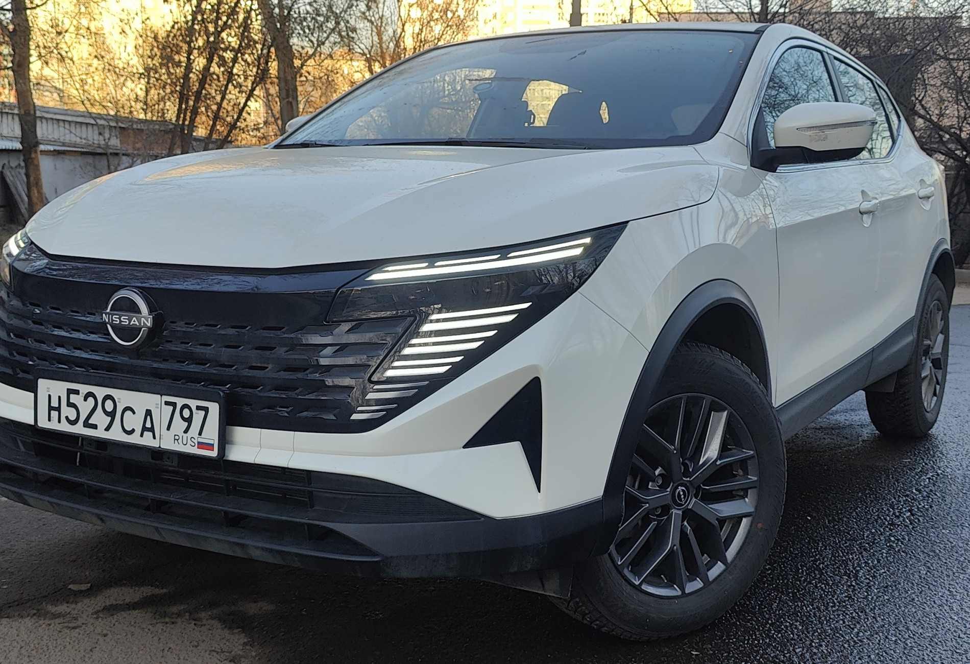 Аренда nissan qashqai комфорт класса 2025 года в городе Москва Верхние Котлы от 4000 руб./сутки, передний привод, двигатель: бензин, объем 2 литра, ОСАГО (Впишу в полис), без водителя, недорого - RentRide