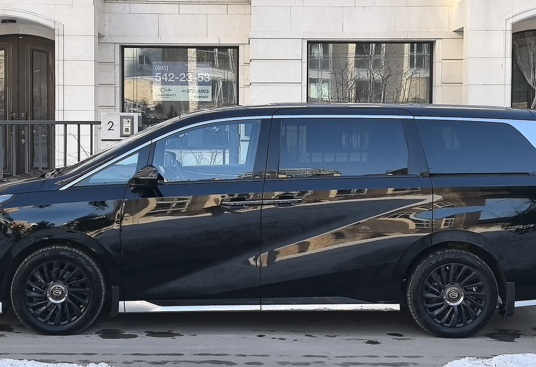 Аренда gac gac бизнес класса 2023 года в городе Москва Славянский бульвар от 11500 руб./сутки, передний привод, двигатель: бензин, объем 2 литра, каско (Мультидрайв), ОСАГО (Мультидрайв), без водителя, недорого, вид 4 - RentRide