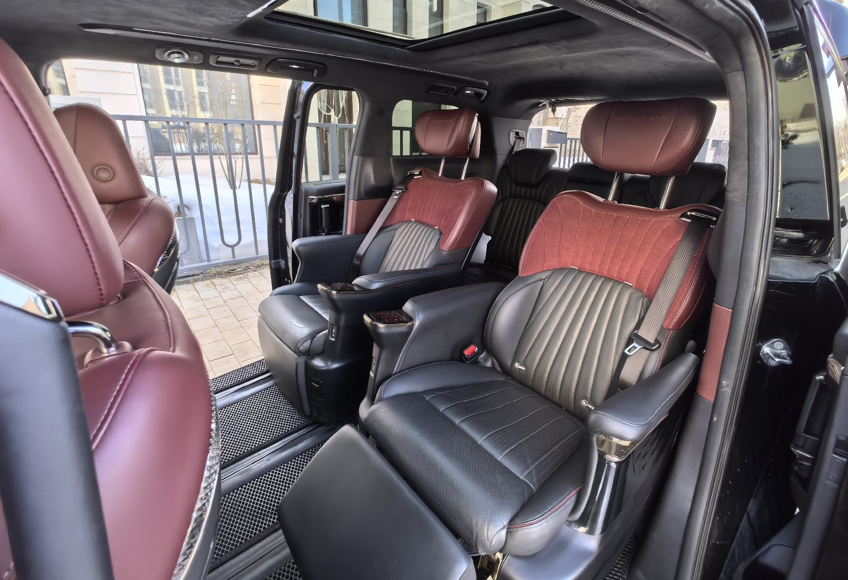 Аренда gac gac бизнес класса 2023 года в городе Москва Славянский бульвар от 11500 руб./сутки, передний привод, двигатель: бензин, объем 2 литра, каско (Мультидрайв), ОСАГО (Мультидрайв), без водителя, недорого, вид 2 - RentRide