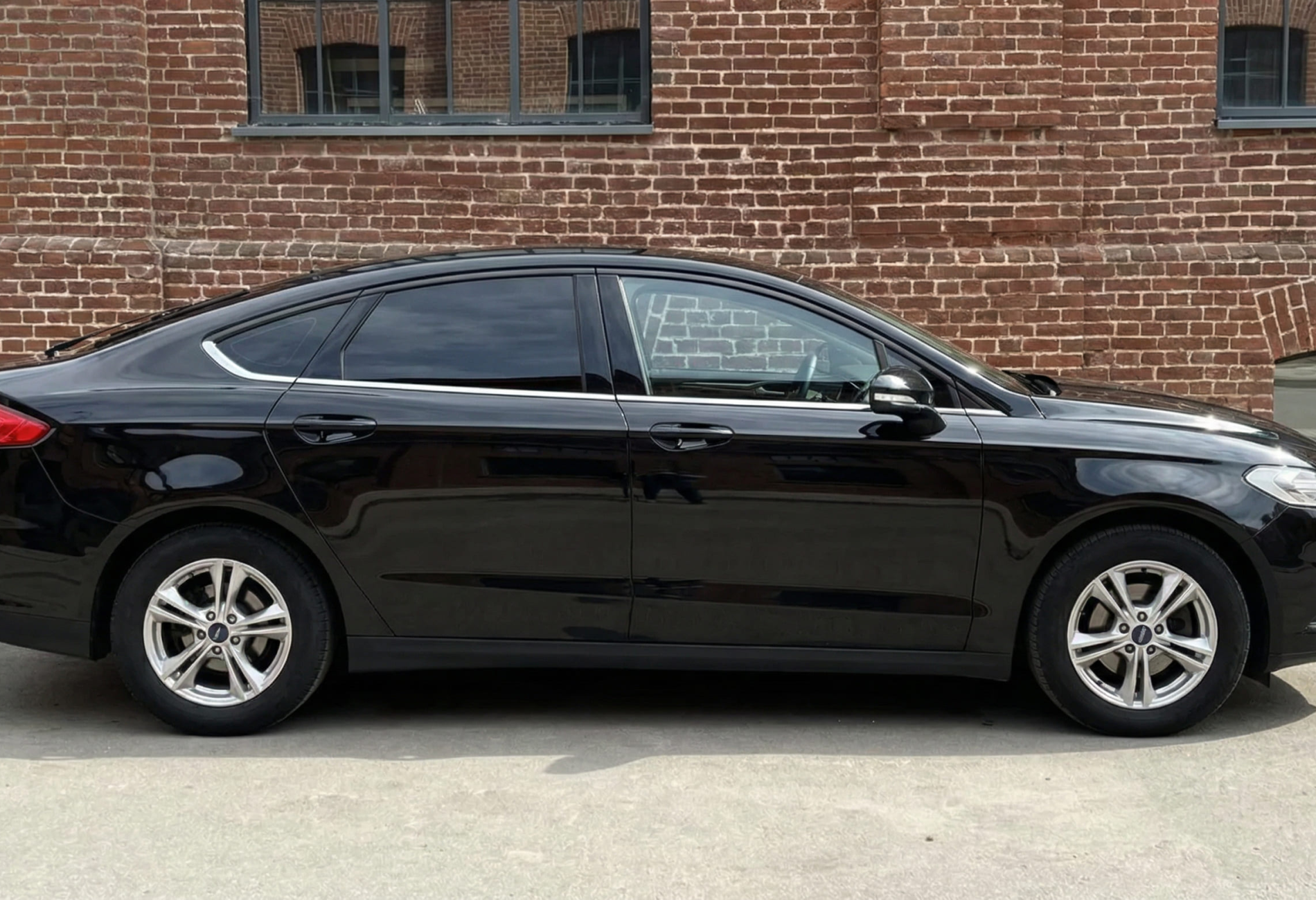 Аренда ford mondeo комфорт класса 2016 года в городе Москва Электрозаводская от 3200 руб./сутки, передний привод, двигатель: бензин, объем 2.5 литров, ОСАГО (Мультидрайв), без водителя, недорого, вид 2 - RentRide