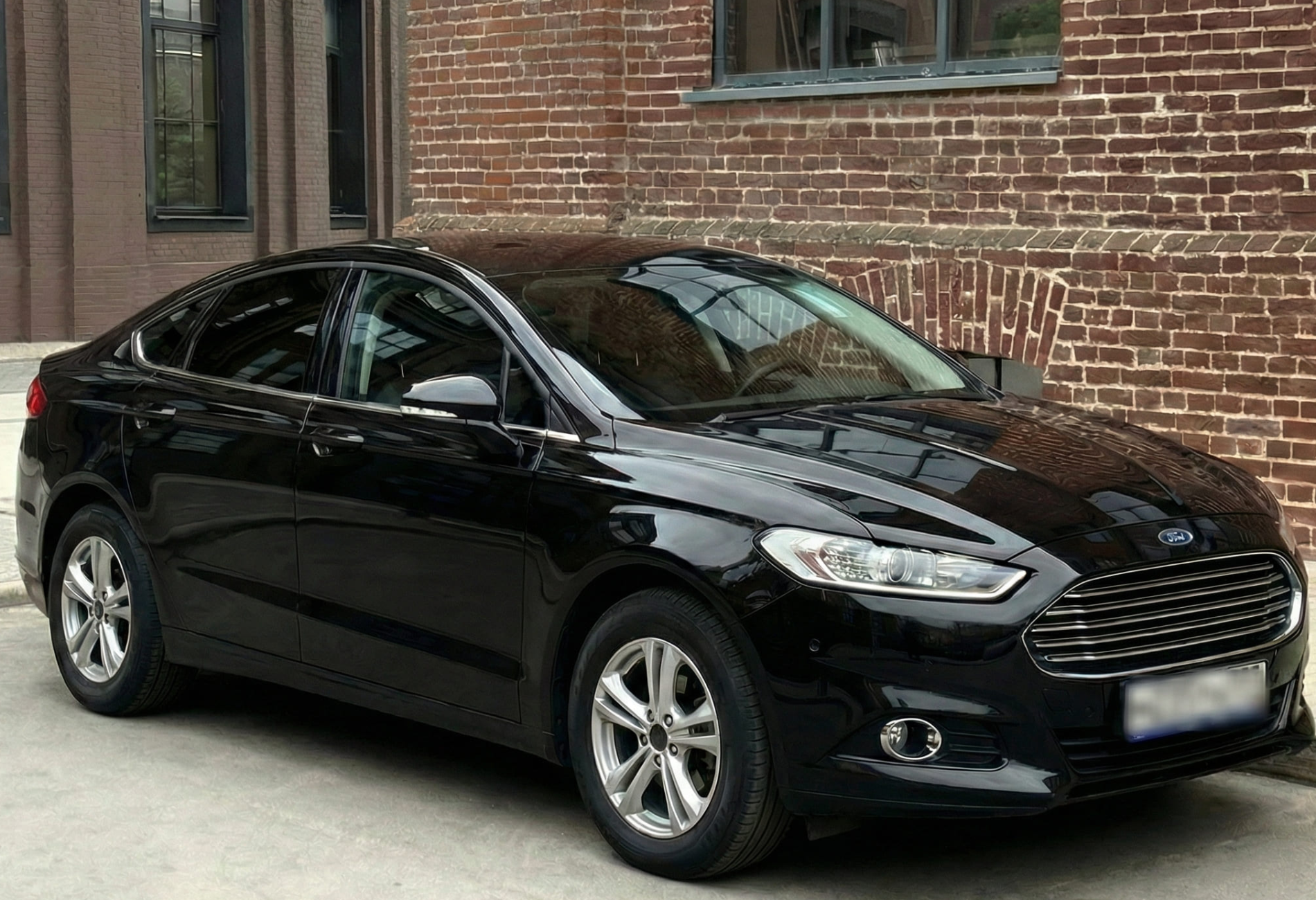 Аренда ford mondeo комфорт класса 2016 года в городе Москва Электрозаводская от 3200 руб./сутки, передний привод, двигатель: бензин, объем 2.5 литров, ОСАГО (Мультидрайв), без водителя, недорого - RentRide