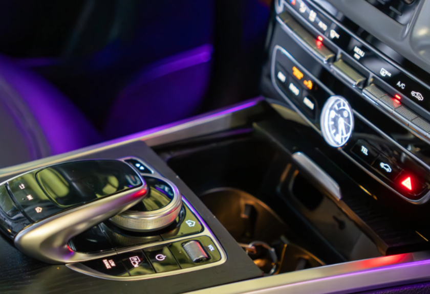 Аренда mercedes-benz g-klass премиум класса 2020 года в городе Москва Нахимовский проспект от 31920 руб./сутки, полный привод, двигатель: дизель, объем 3 литра, ОСАГО (Мультидрайв), без водителя, недорого, вид 6 - RentRide