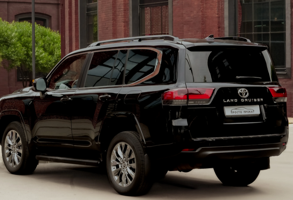 Аренда toyota land-cruiser бизнес класса 2022 года в городе Москва Нахимовский проспект от 23200 руб./сутки, полный привод, двигатель: дизель, объем 3.3 литра, ОСАГО (Мультидрайв), без водителя, недорого, вид 6 - RentRide