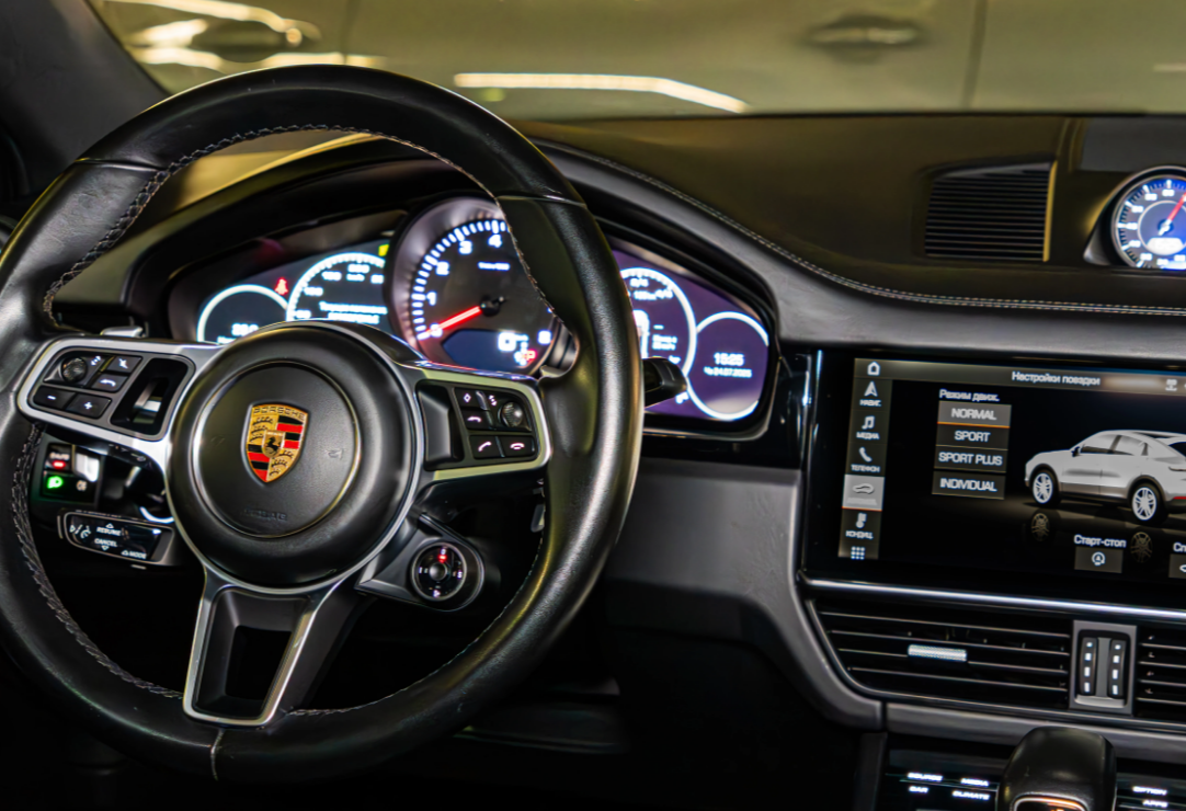 Аренда porsche cayenne премиум класса 2020 года в городе Москва Нахимовский проспект от 20000 руб./сутки, полный привод, двигатель: бензин, объем 3 литра, ОСАГО (Мультидрайв), без водителя, недорого, вид 5 - RentRide