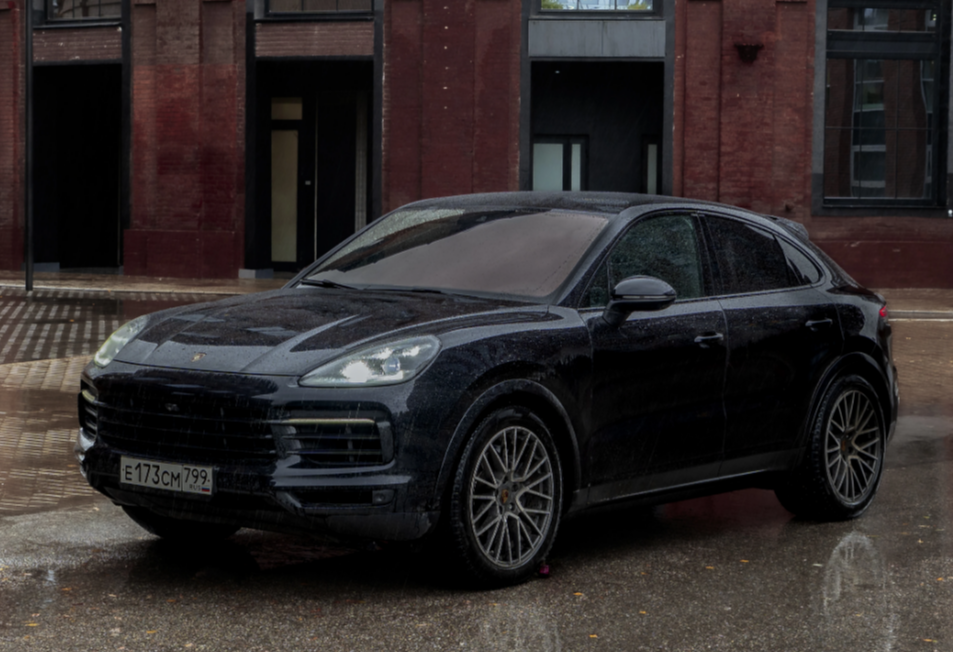 Аренда porsche cayenne премиум класса 2020 года в городе Москва Нахимовский проспект от 20000 руб./сутки, полный привод, двигатель: бензин, объем 3 литра, ОСАГО (Мультидрайв), без водителя, недорого - RentRide