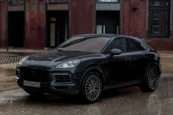 Прокат авто porsche cayenne премиум класса 2020 года в городе Москва Нахимовский проспект от 20000 руб./сутки, полный привод, двигатель: бензин, объем 3 литра, ОСАГО (Мультидрайв), без водителя, недорого - RentRide